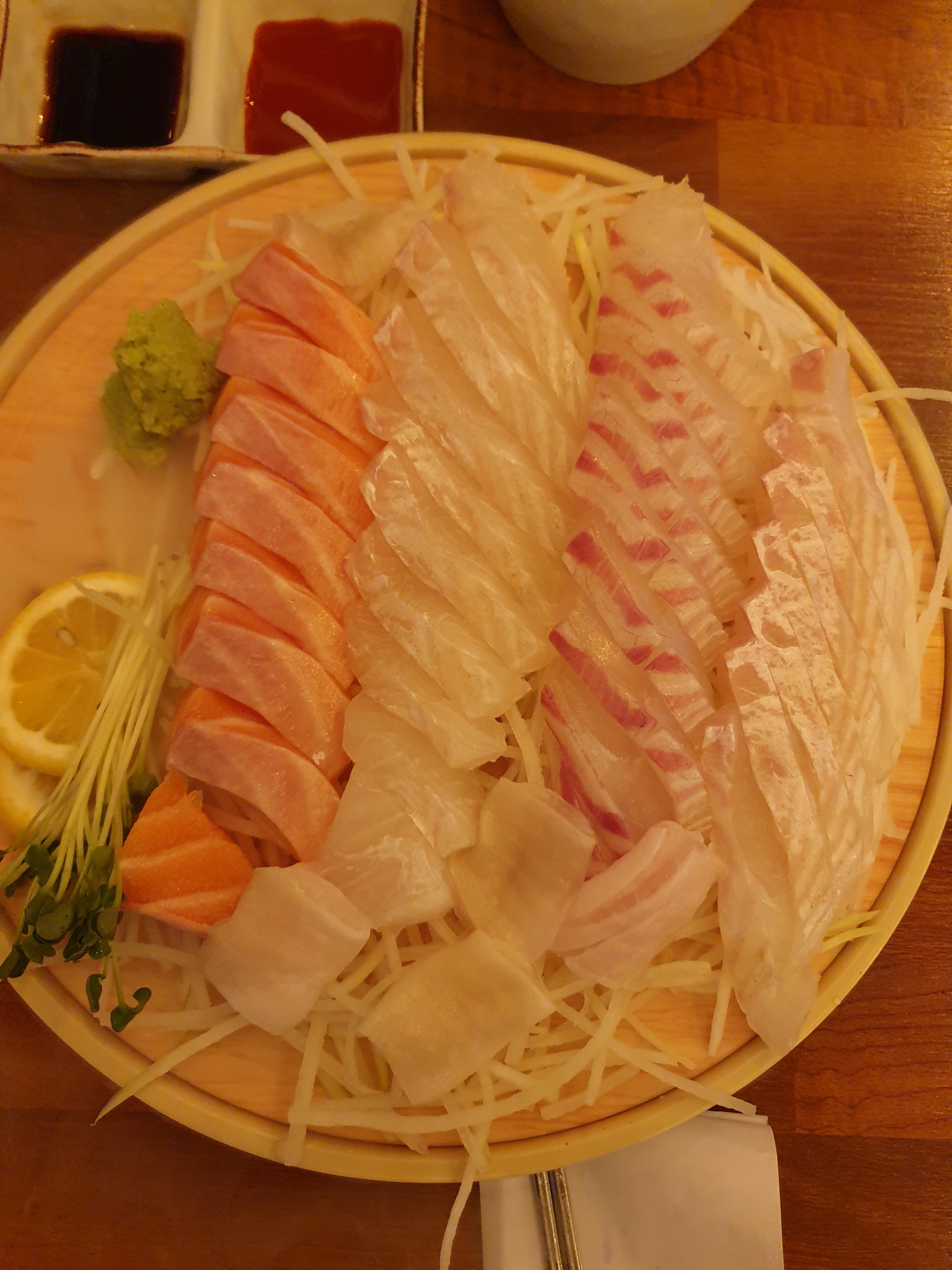오랜만에 방문했는데 역시 손님도 많고 가성비 좋고 맛있게 먹었습니다..먹물문어튀김도 별미예