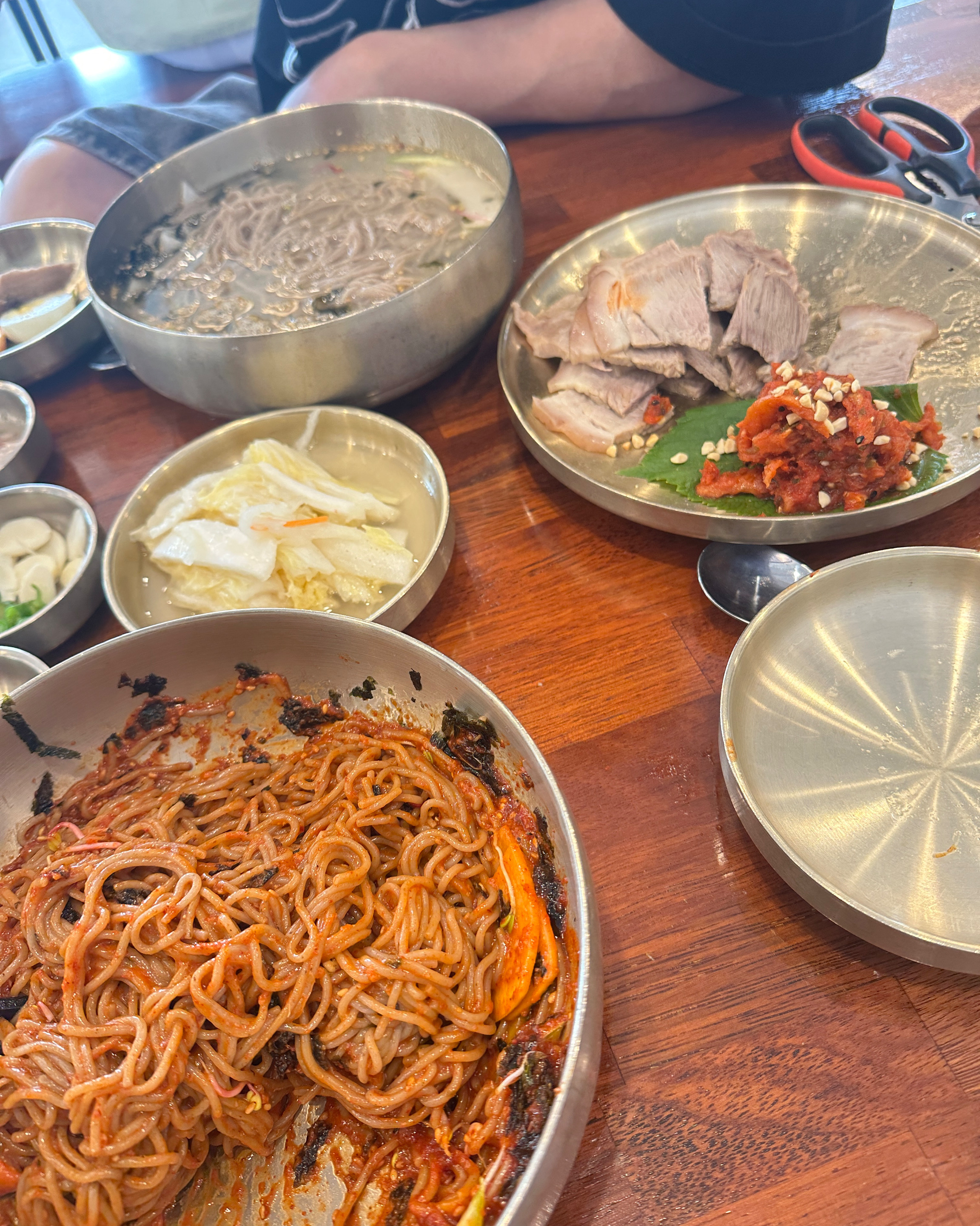 너무 맛잇어서 이미 들이켯네요 주차도 좋고 재방문할거같아요~! - 인천 맛집 서도막국수