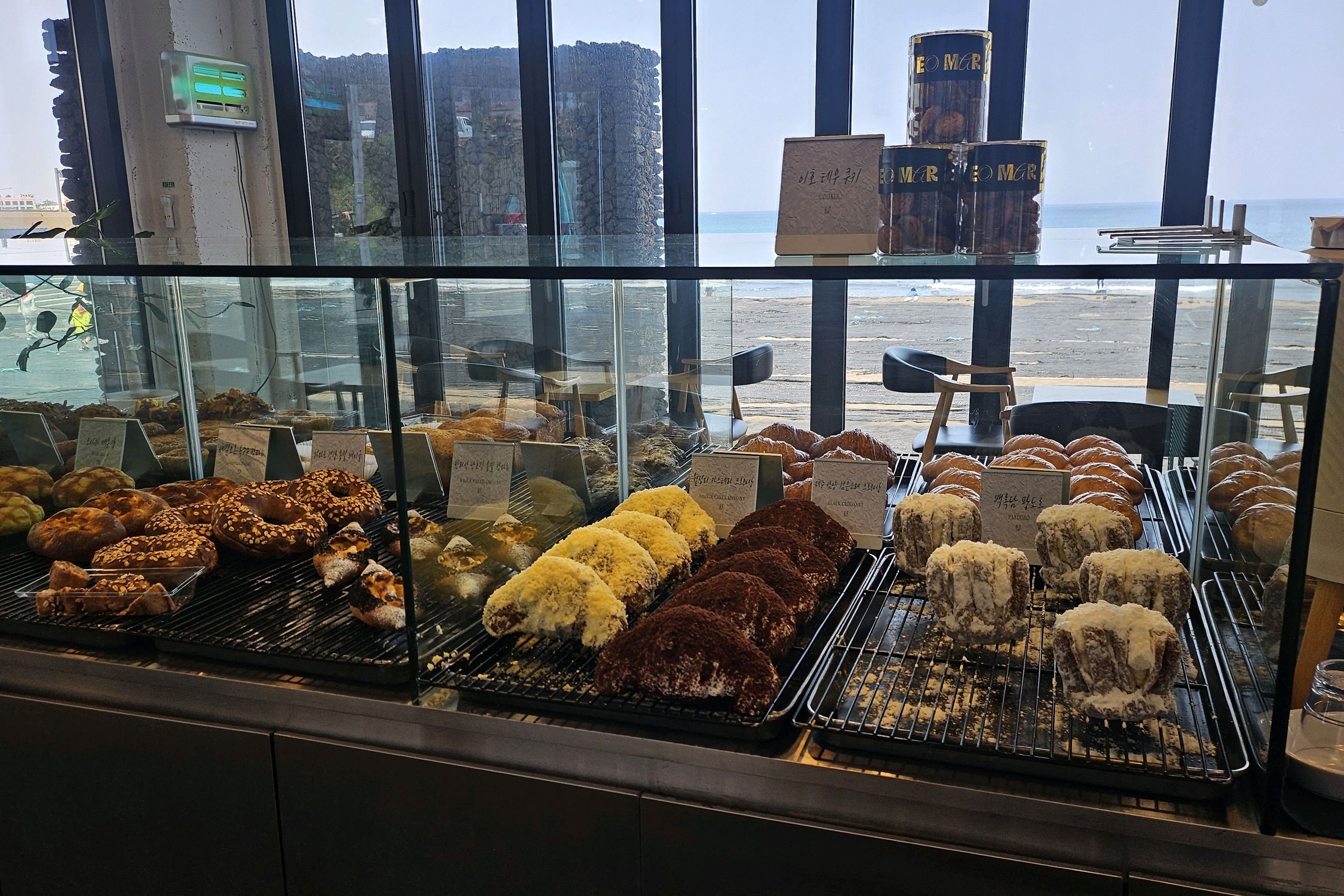 빵종류가 다양하고 - 제주 맛집 에오마르