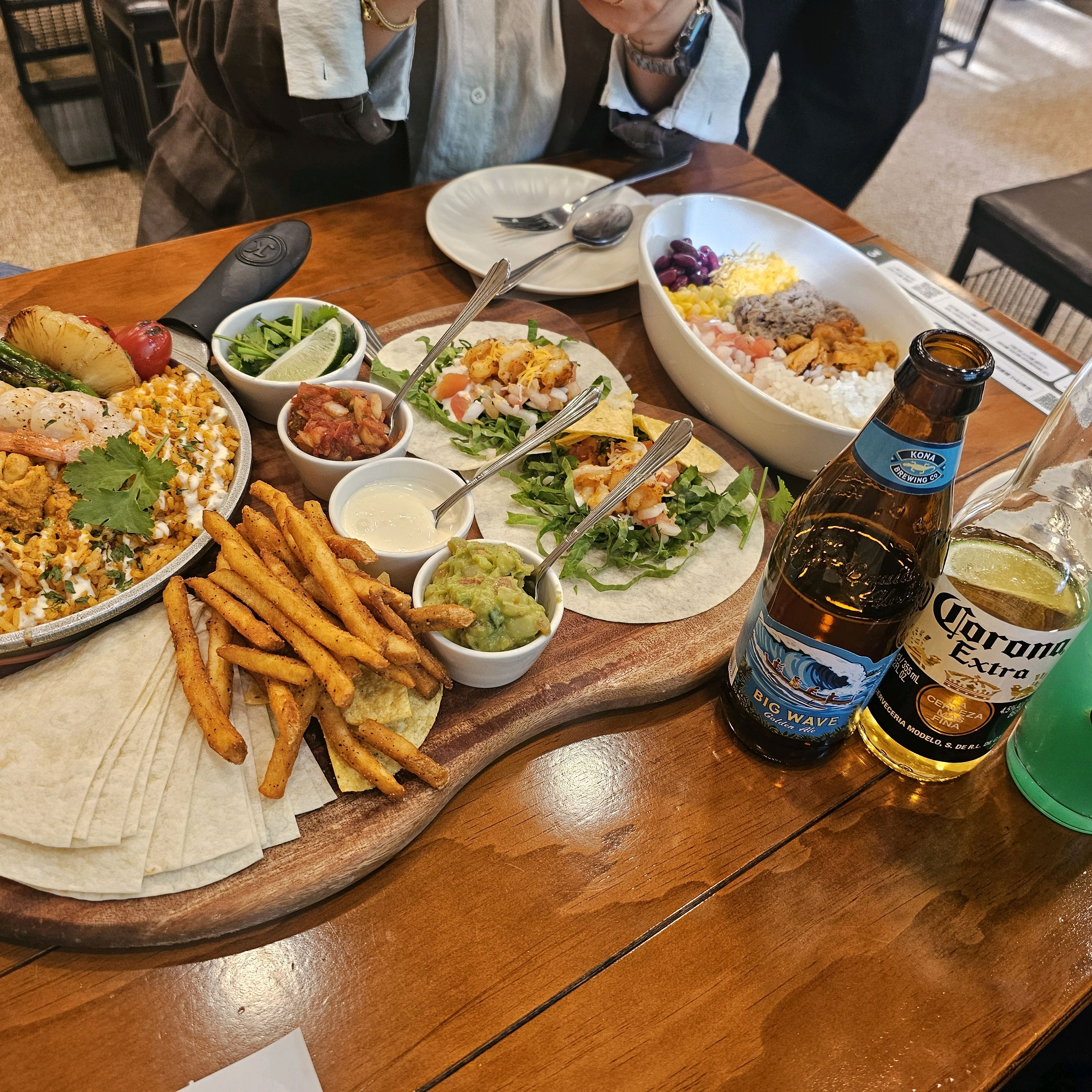 회사친구 후배들과 기대없이 우연하게 방문한 멕시코요리 깔끔 친절 맛은 말할것도 없이 짱입니