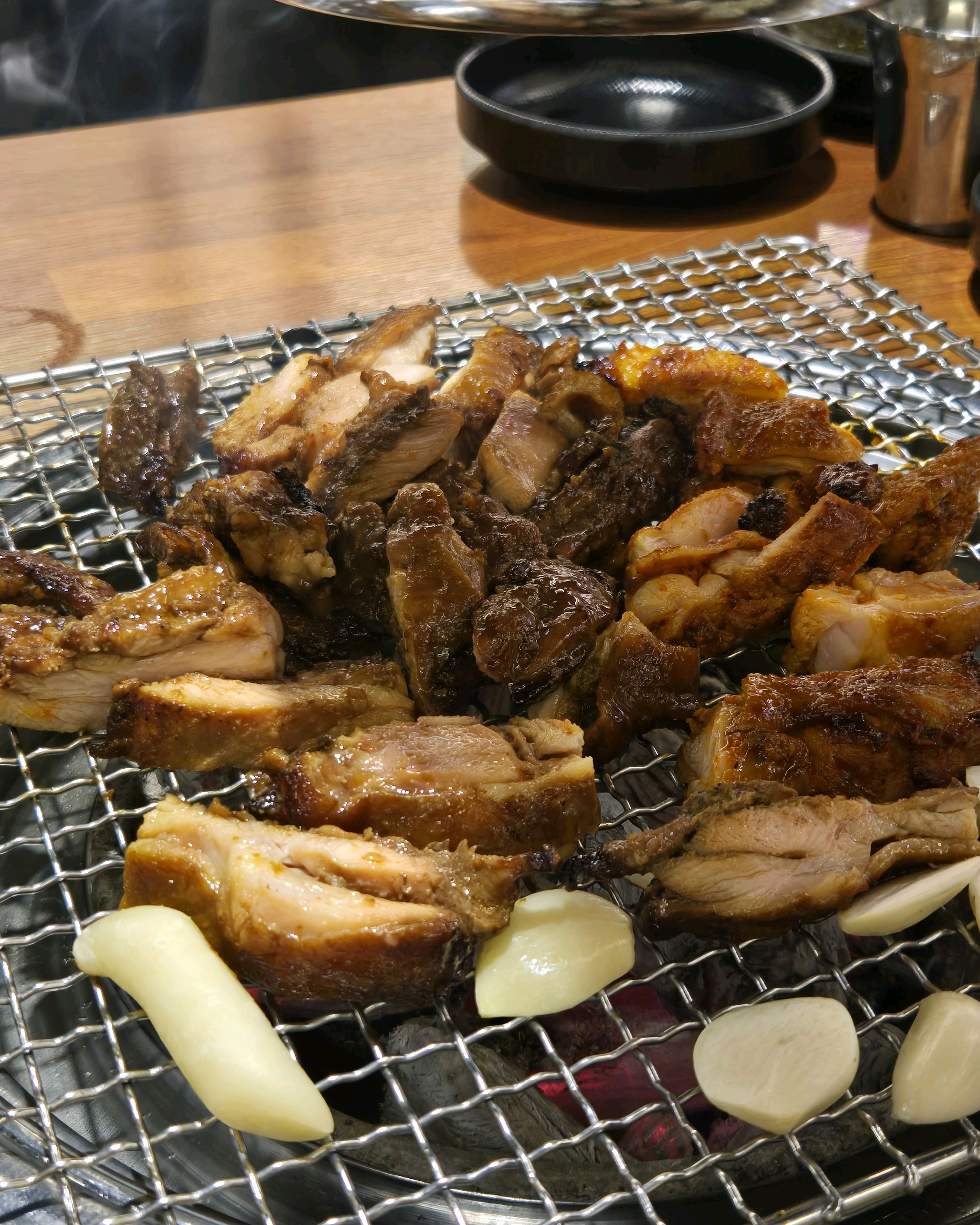 밤닭 대자로 매콤 간장 반반으로 시켰습니다 - 대구 맛집 밤새우는닭 월성직영점