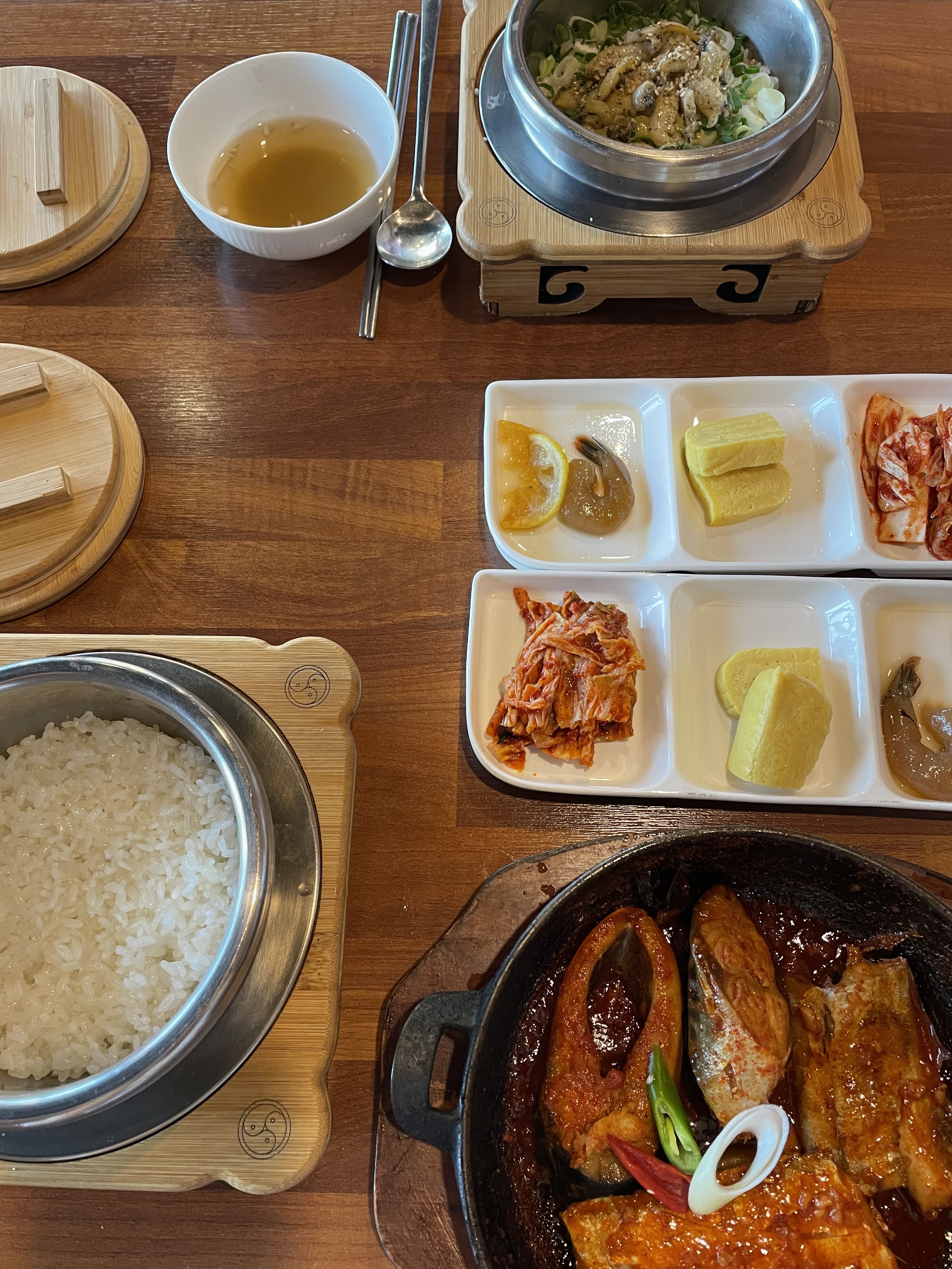 전복내장솥밥이라 더 맛있네요:) 밥도 찰지구 너무 잘 먹었습니다~~ - 제주 맛집 함덕 연옥