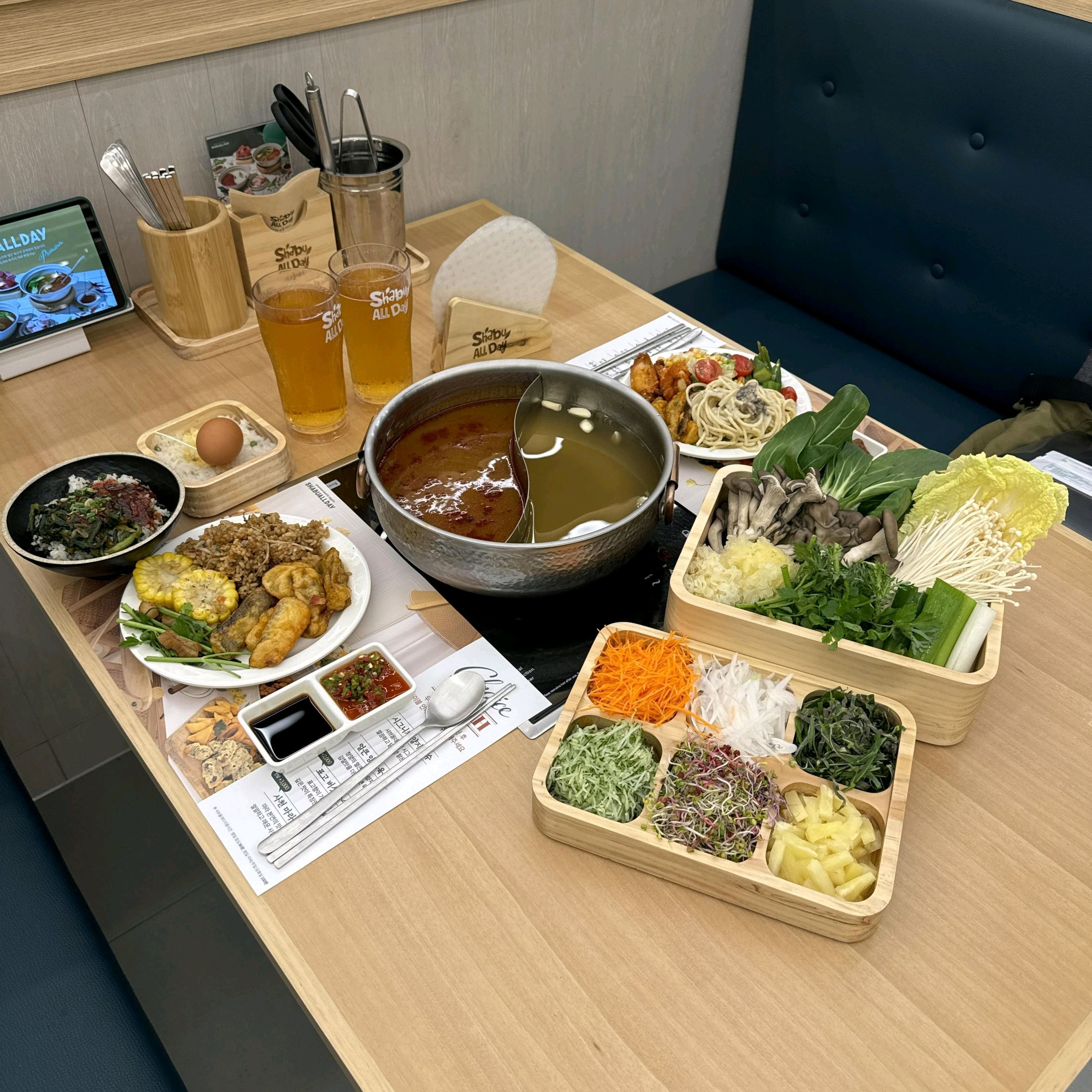 온 가족이 와서 먹기 좋아요 샤브샤브 무제한으로 먹을 수 있어서 더 좋네요 아이들이랑 같이
