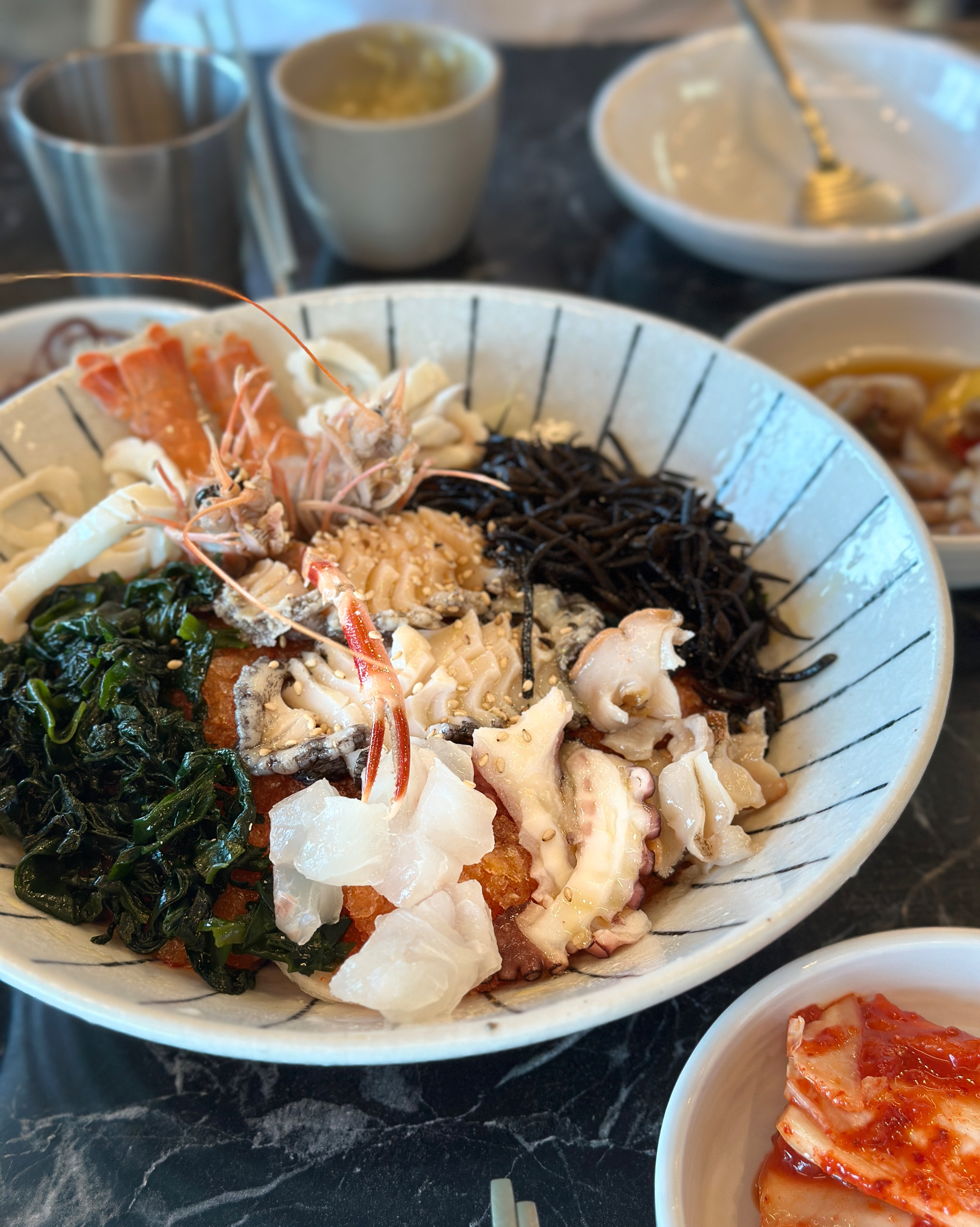 위생과 서비스에 더 신경 써주시면 좋을 것 같네요 - 제주 맛집 계절식탁 함덕점