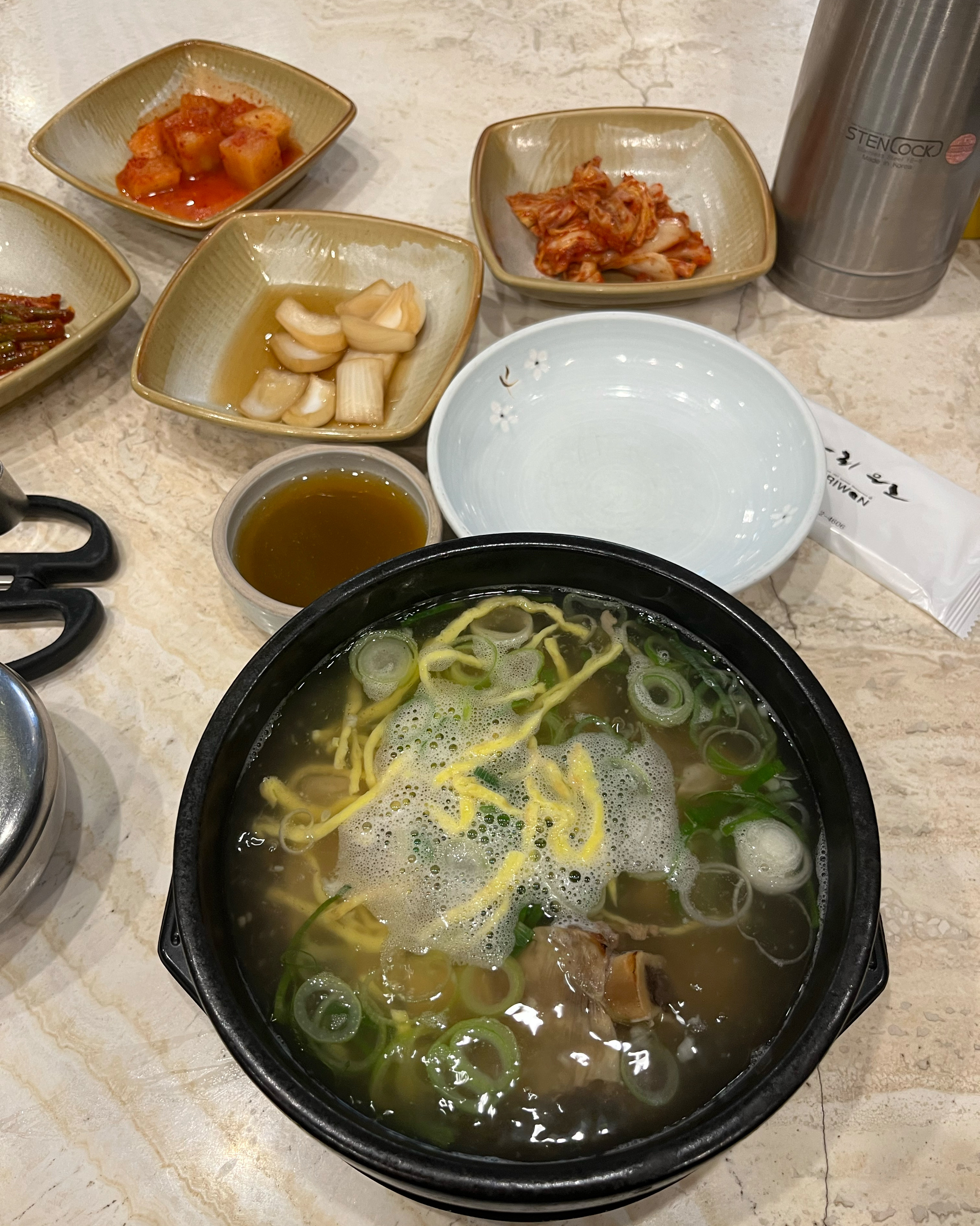 고기 살이 부드럽게 발라지고 양도 많고 맛있어요! - 대전 맛집 사리원면옥 둔산본점