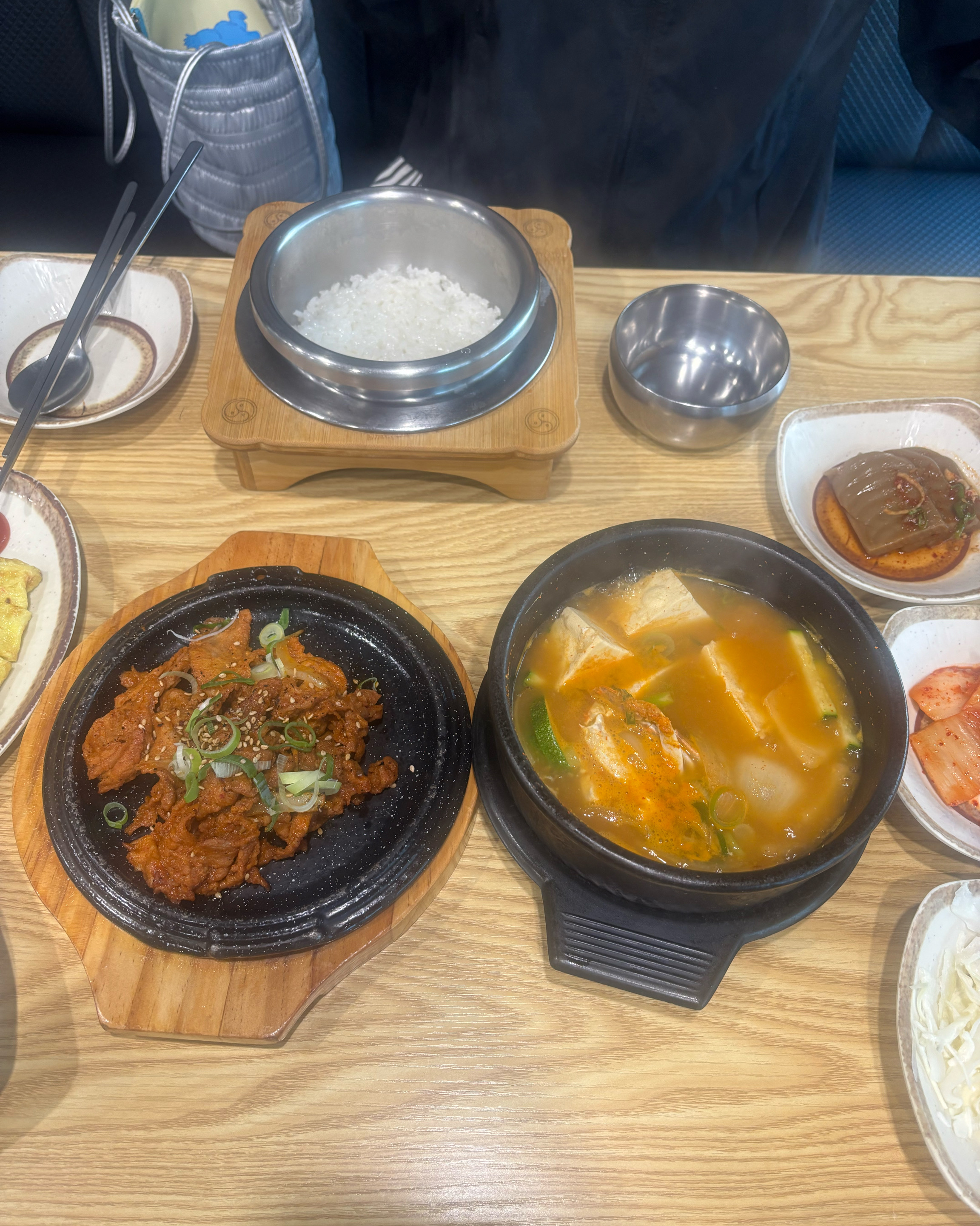 매장 깨끗하고, 친절하세요. 지인 추천으로 왔어요. - 제주 맛집 영춘식당