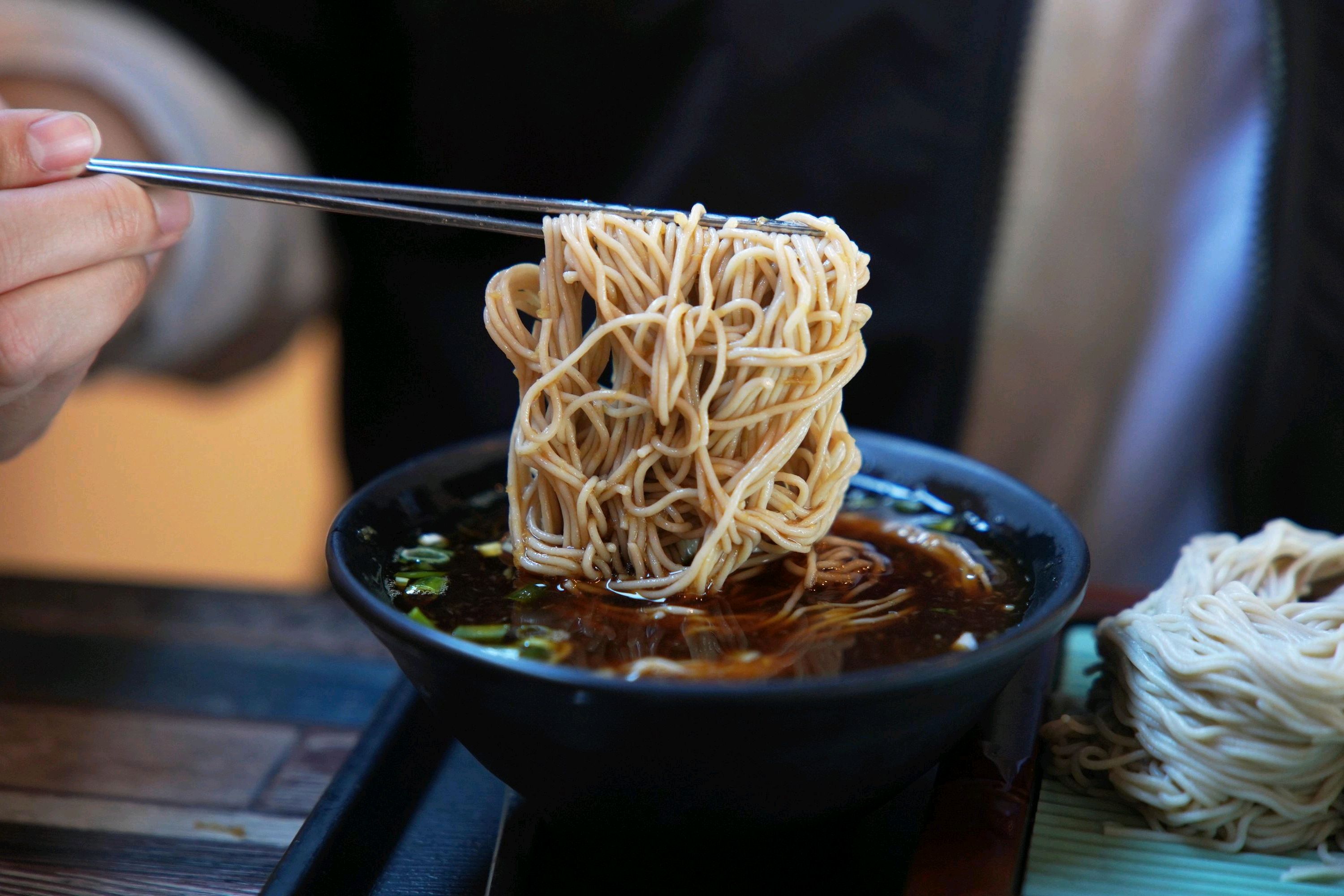 메밀 100% 막국수 진짜 맛있네요 동치미 막국수 시원한데 메밀향이 은은하게 나서 좋았어요