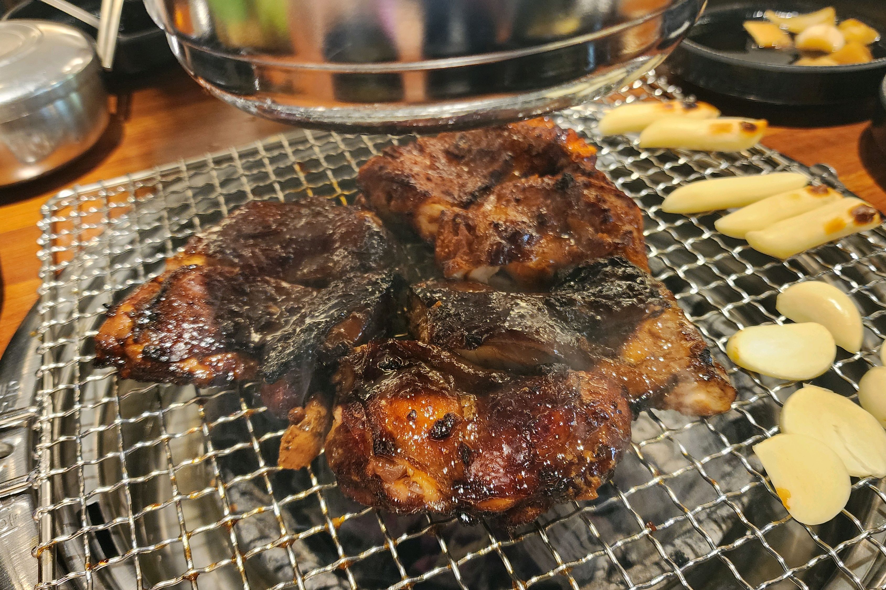 닭갈비 직접 구워주니 먹기 편해요. - 대구 맛집 밤새우는닭 월성직영점