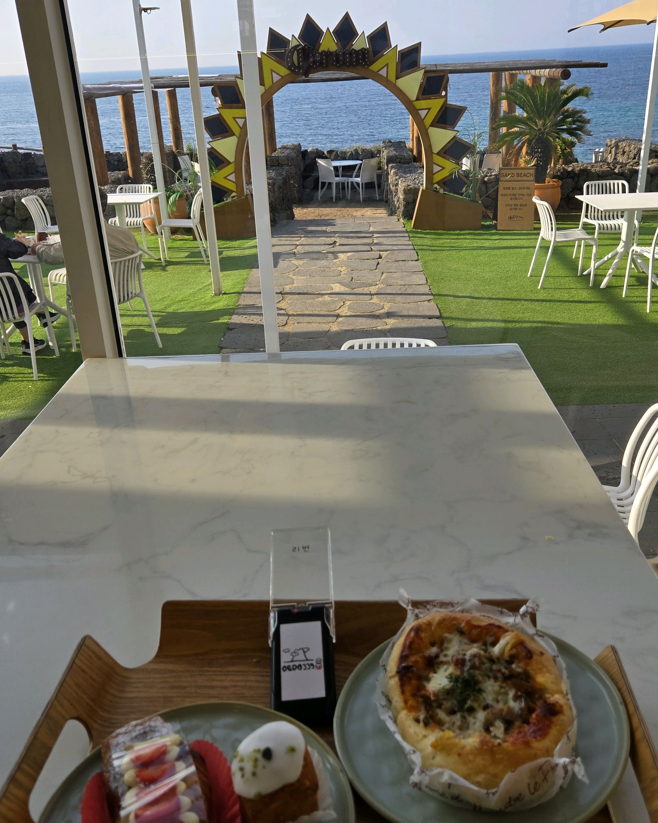2022년 첫 방문때와는 달라진 인테리어여도 - 제주 맛집 외도339
