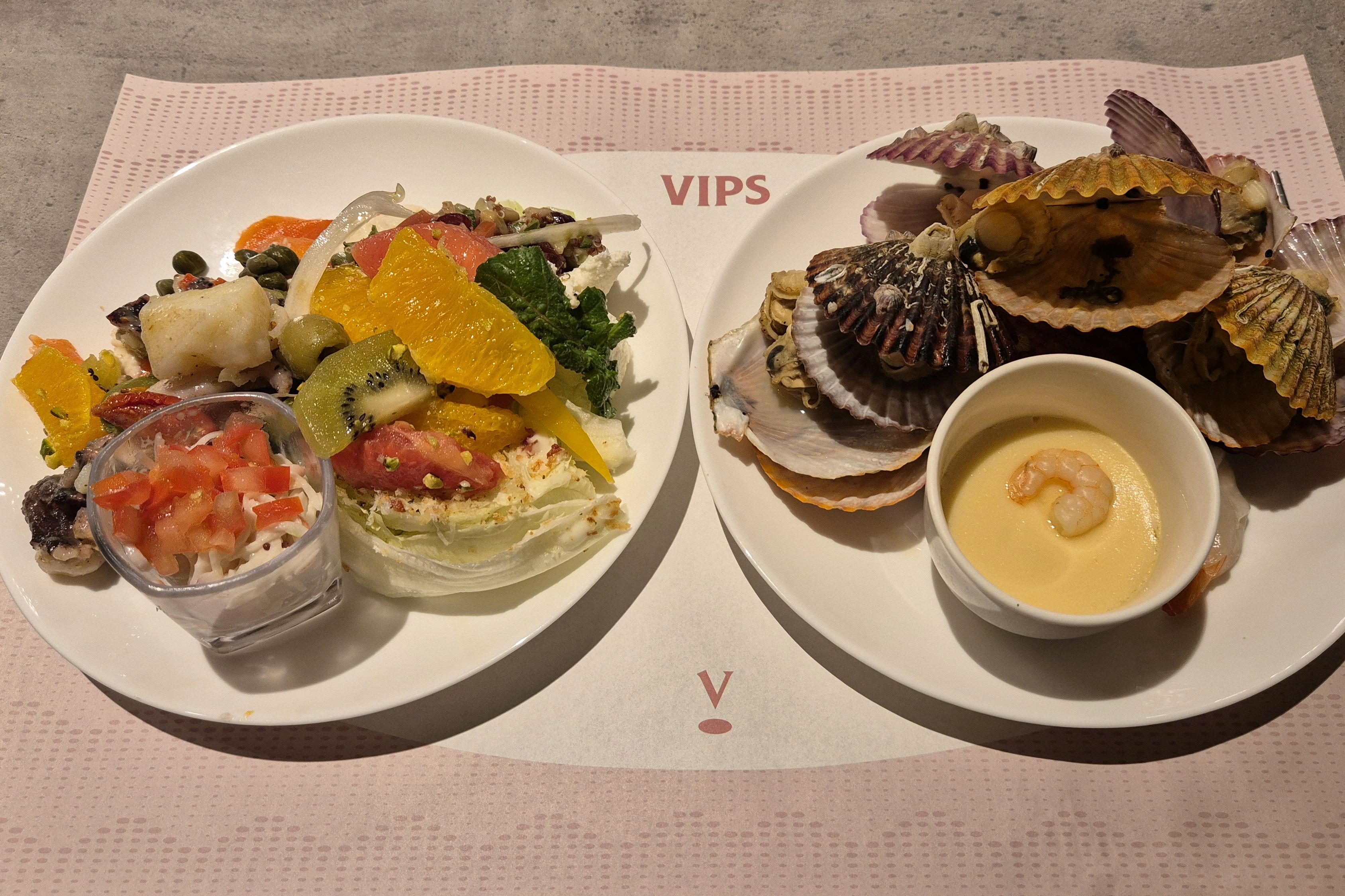 샐러드를 좋아해서 가끔 방문합니다. 롯백은 매장이 깨끗하고, 주차도 편해서 좋습니다. 직원