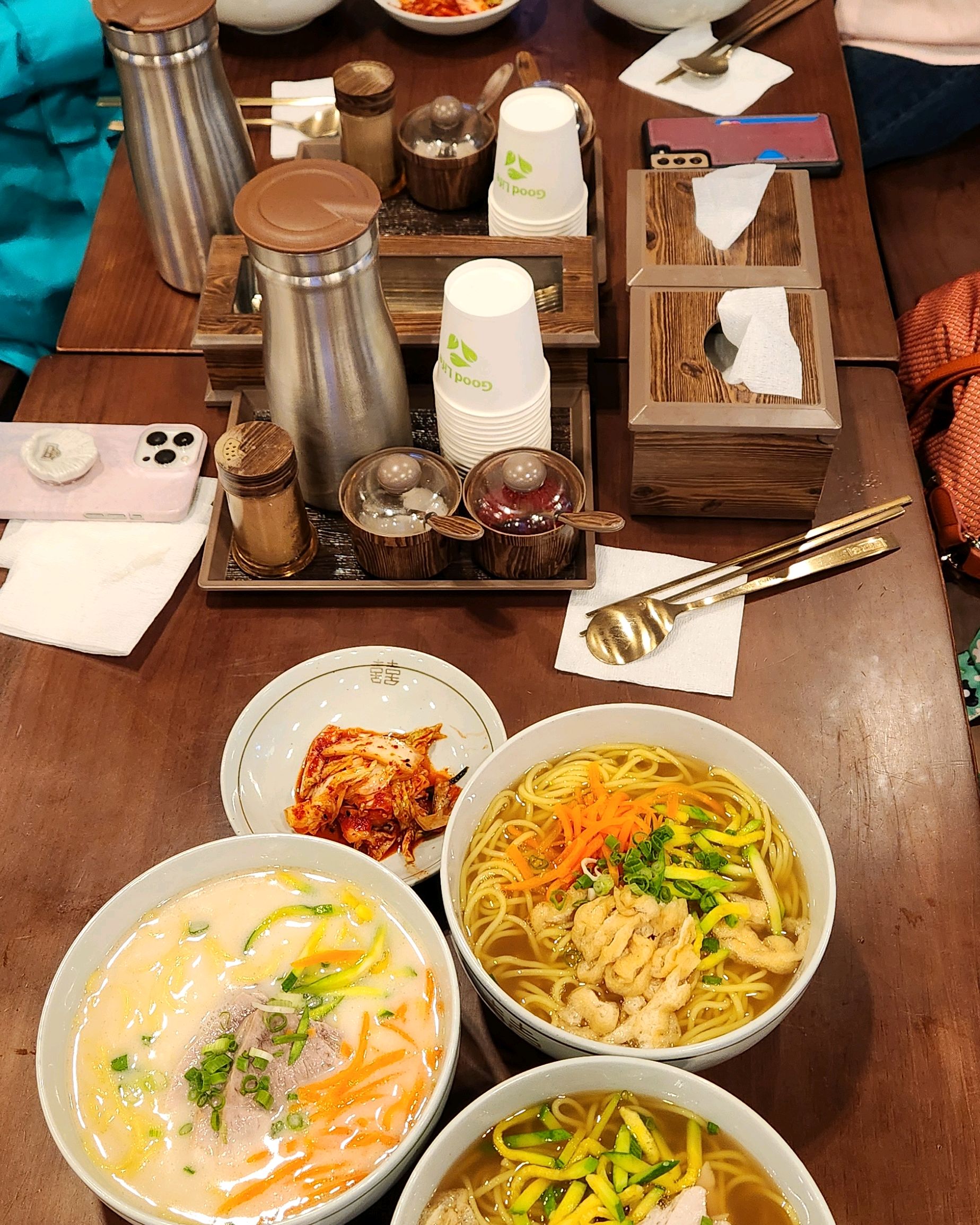 고기국수,멸치국수,멸고국수 모두다너무맛있게먹고갑니다.  공항근처 국수맛집으로 소개할만한곳!