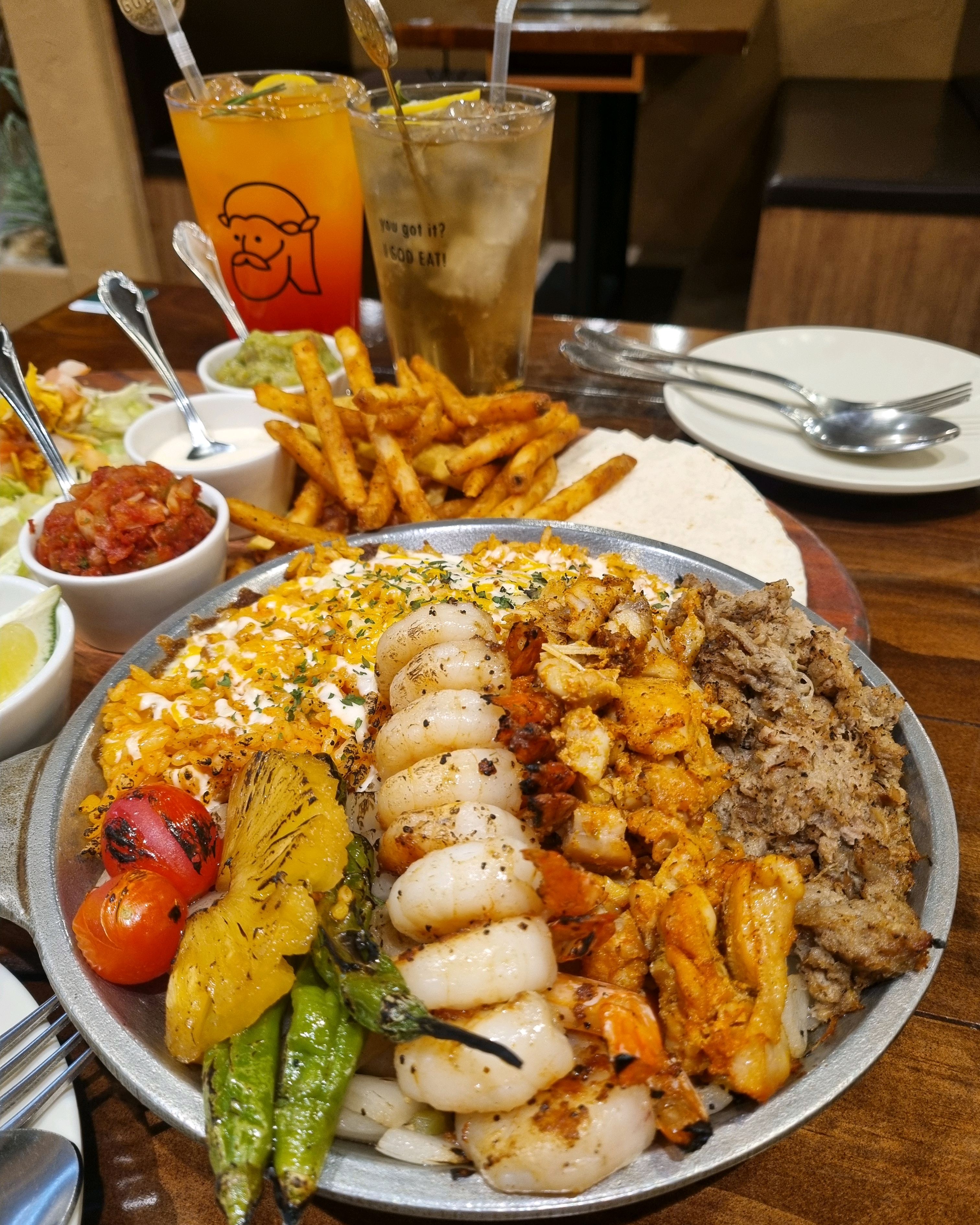 오랜만에 타코 먹고 싶었는데 음식이 너무 맛있네요 양도 많고 하이볼도 맛있어요 - 신논현 맛집 갓잇 강남점