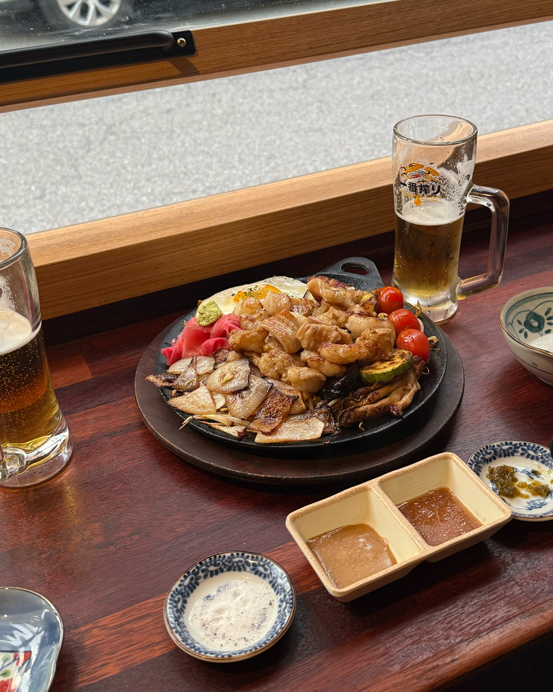 수제함바그랑 호르몬구이 먹었는데 구성도 넘넘 알차구 둘다 완존 맥주 안주!! 맛있어용 ㅎㅎ