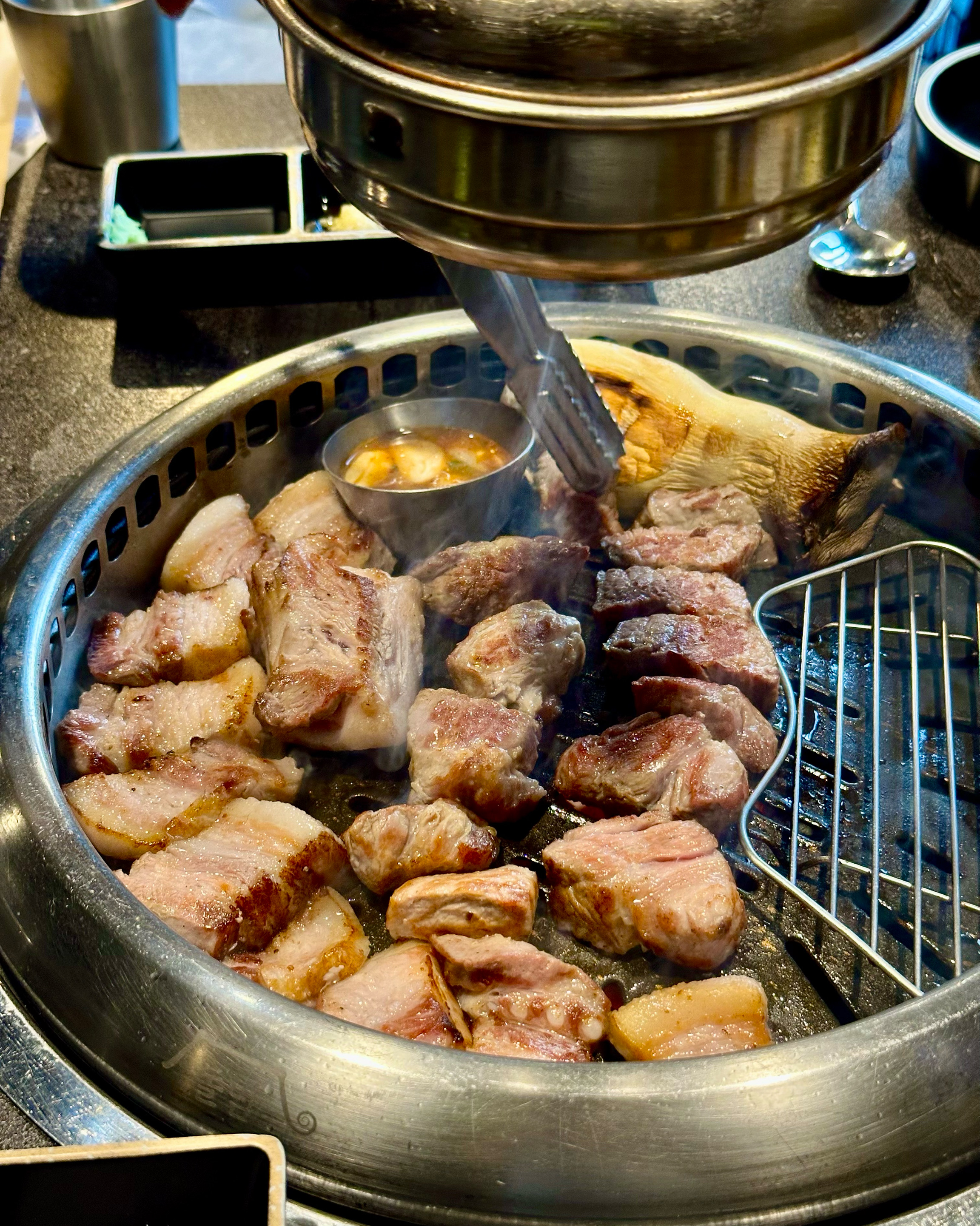 흑돼지 맛집이래서 먹으러 왔는데 넘 맛있어요! 애견동반도 가능하고 깔끔한 분위기에 마지막에