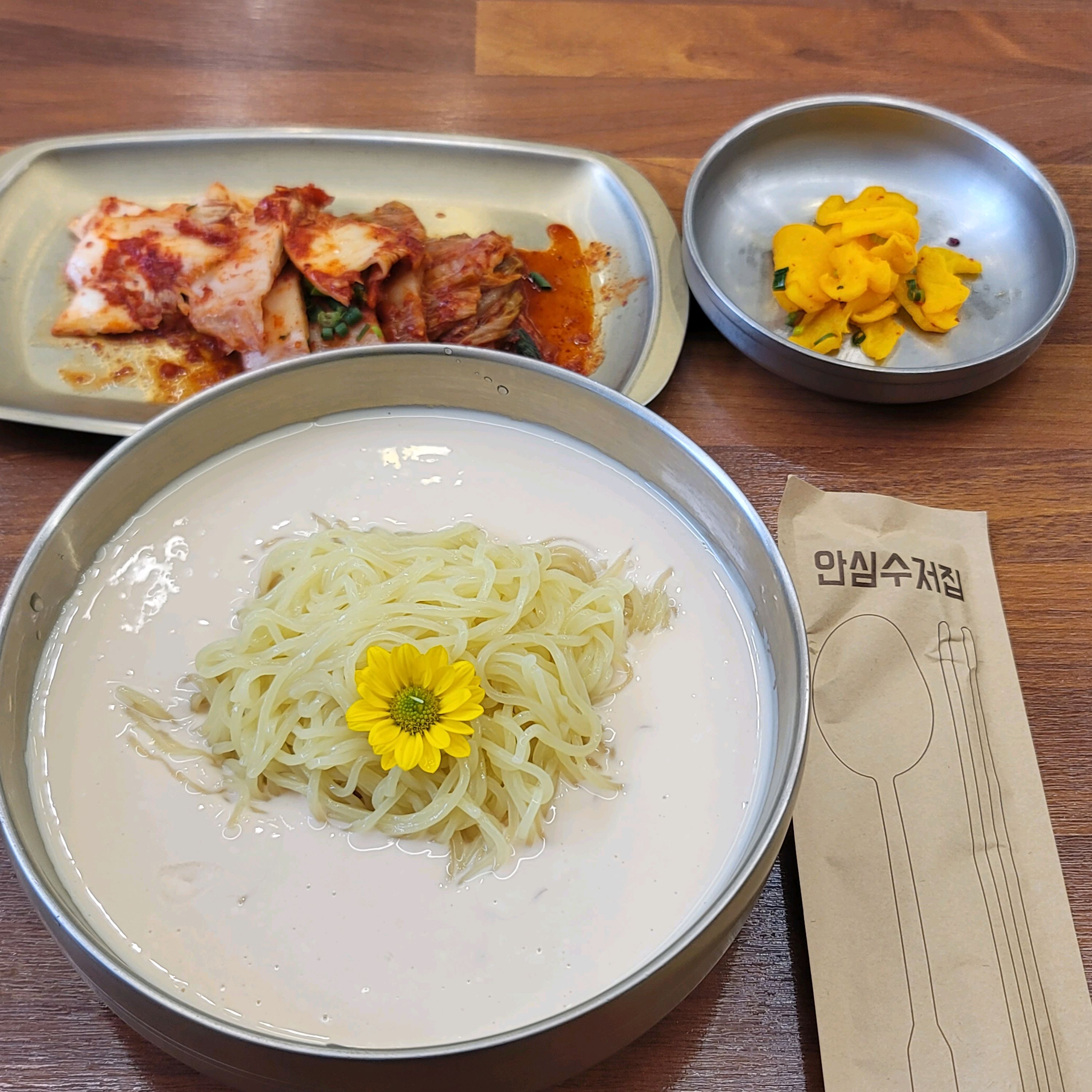 빨간 순두부를 먹을까, 하얀 순두부를 먹을까 고민하며 들어갔지만... - 인천 맛집 두진옥 청라본점