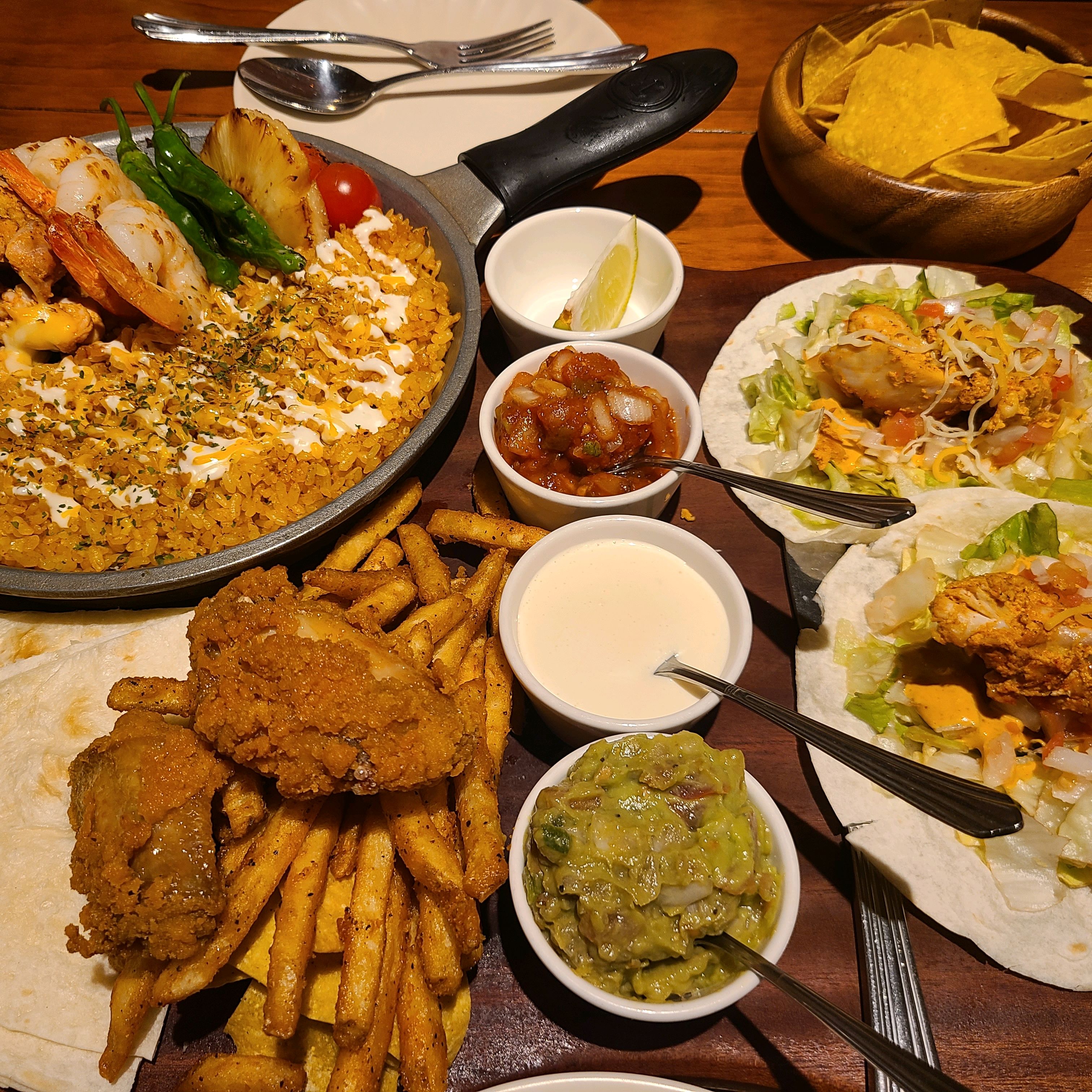 타코스 먹고싶어서 방문했습니다. 매장이 깨끗하고 사장님도 너무 친절알려주셔서 맛있게 먹어습