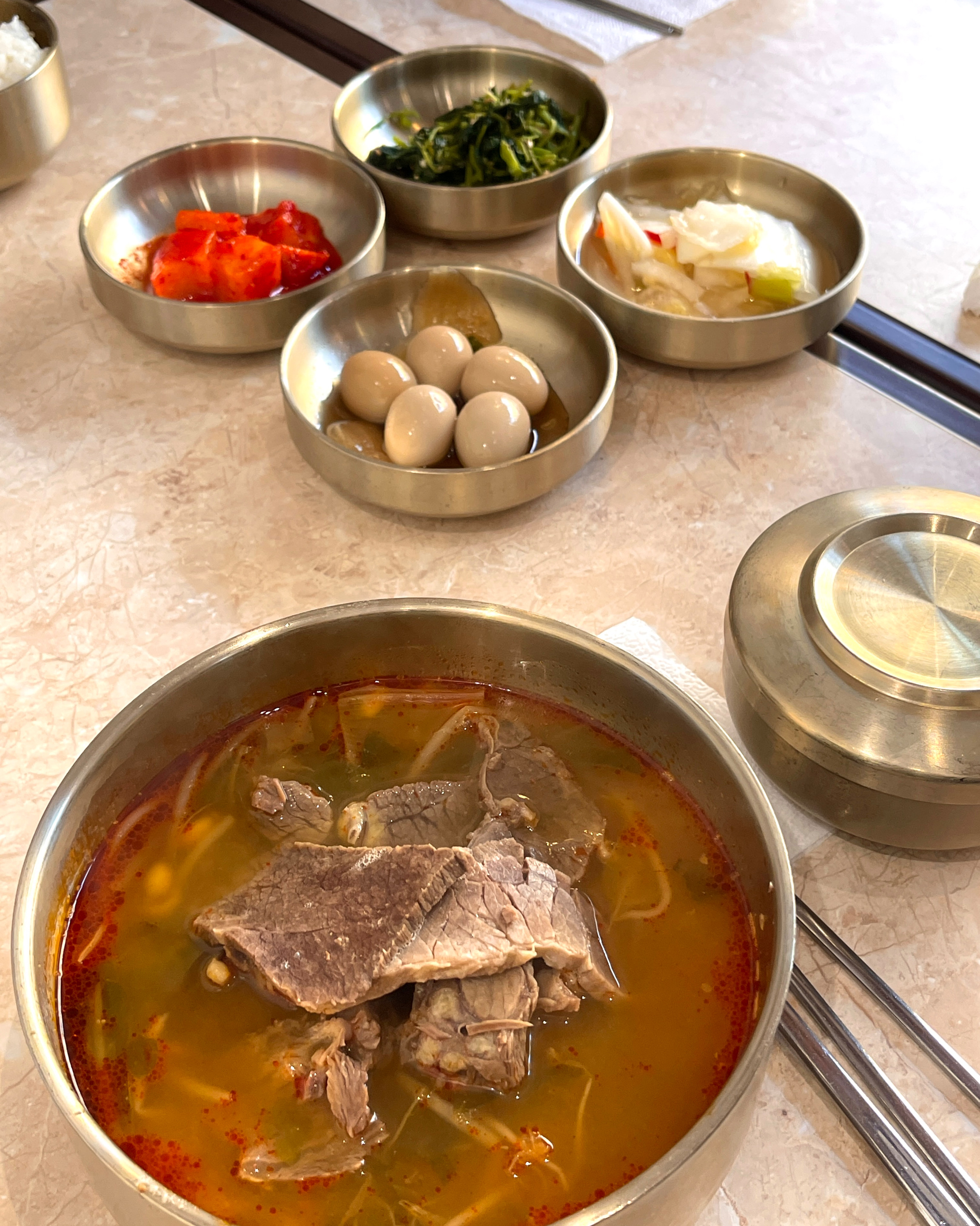 엄청 친절하시고 음식도 완전 맛있어요!!!!!!! 새로 생긴곳이라 엄청 깨끗!!!!! 점심