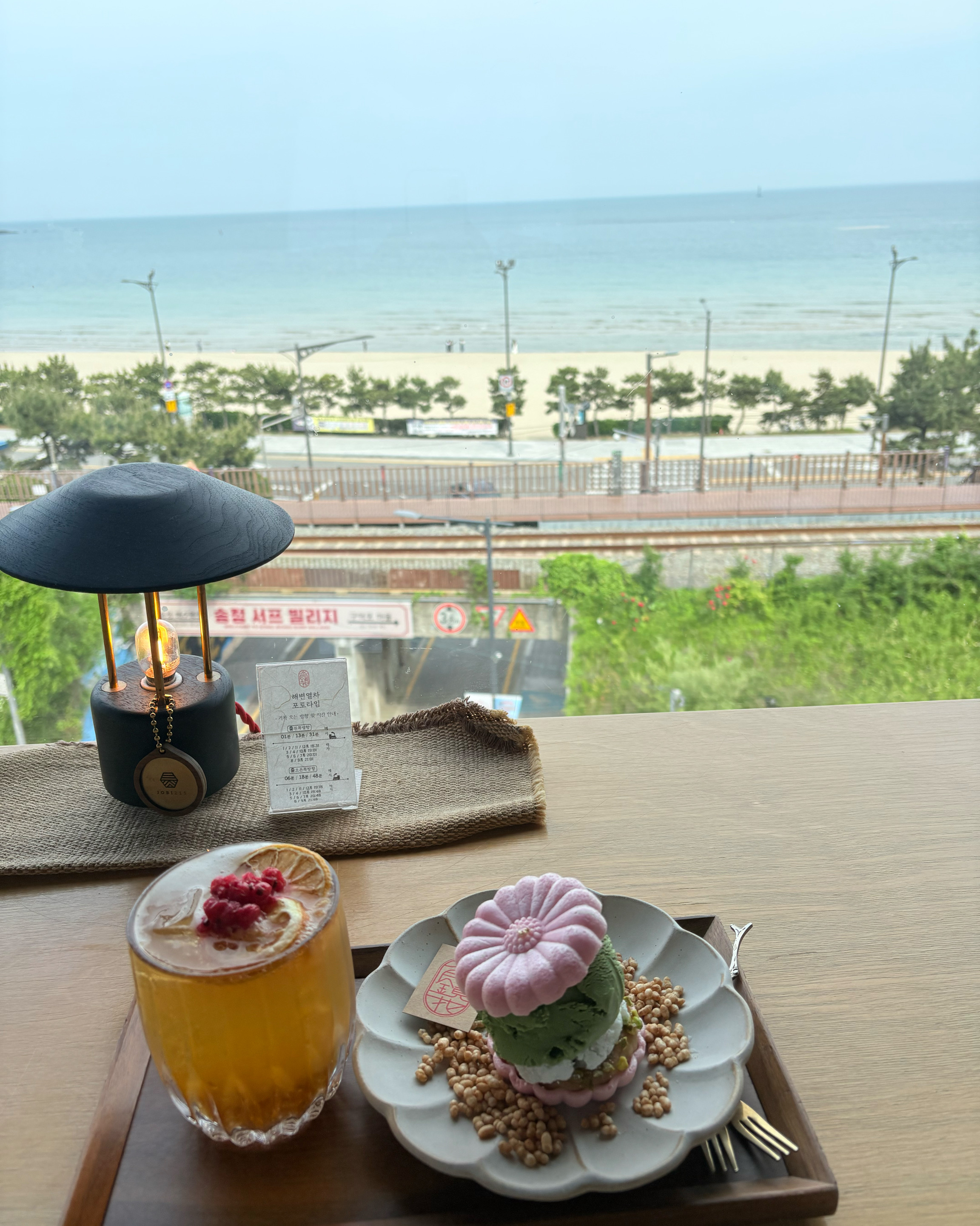 여행중에 와보고 싶던 카페였는데 말차모나카 너무 맛있고 음료도 너무 맛있었어요!!ㅠㅠ 뷰도
