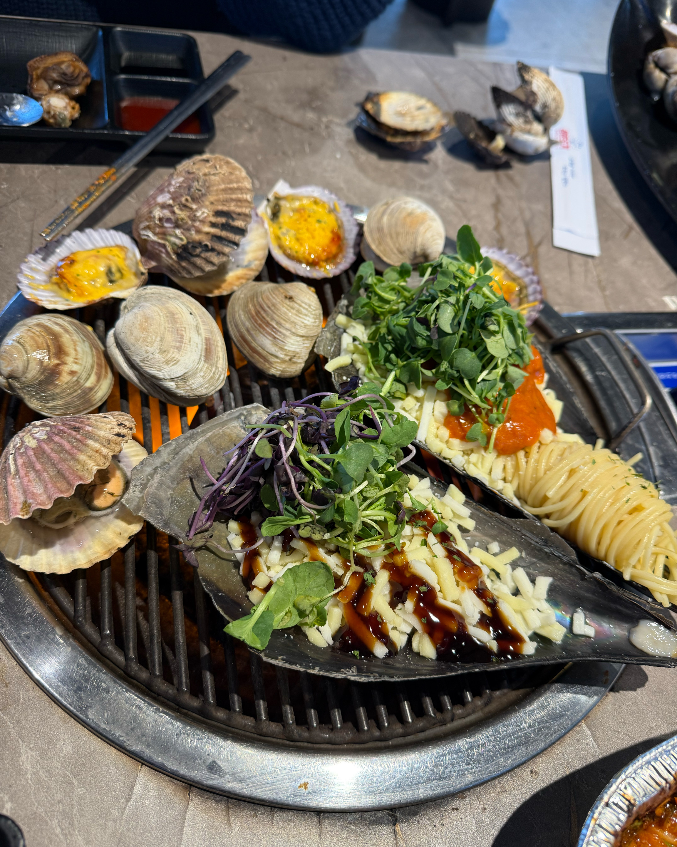 신선하고 매장도 깨끗하고 직원분들도 친절해서 너무 좋앗어요! - 인천 맛집 청춘조개 을왕리본점