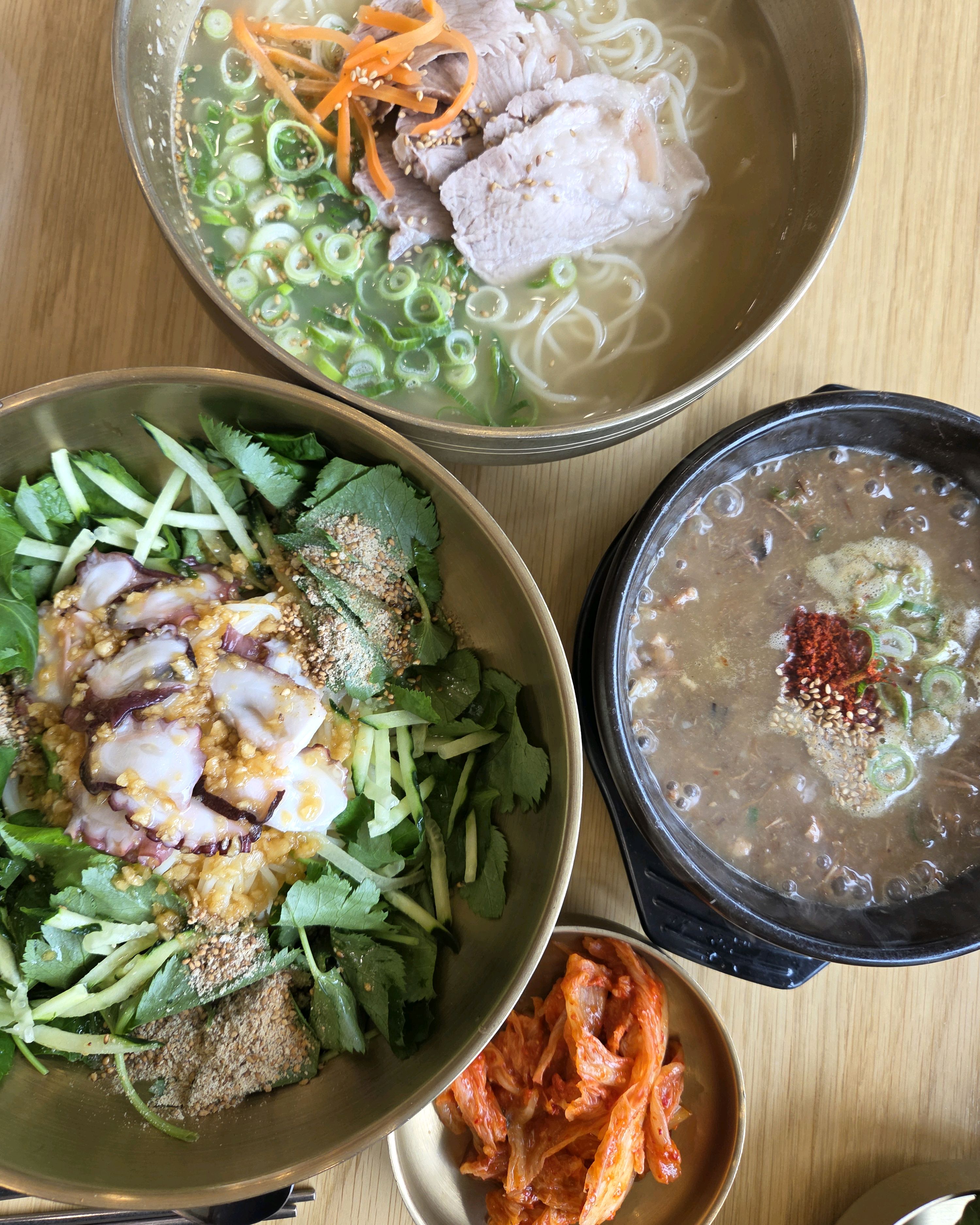 처음먹어보는 문어들기름국수인데 맛있어요! - 제주 맛집 섬누들