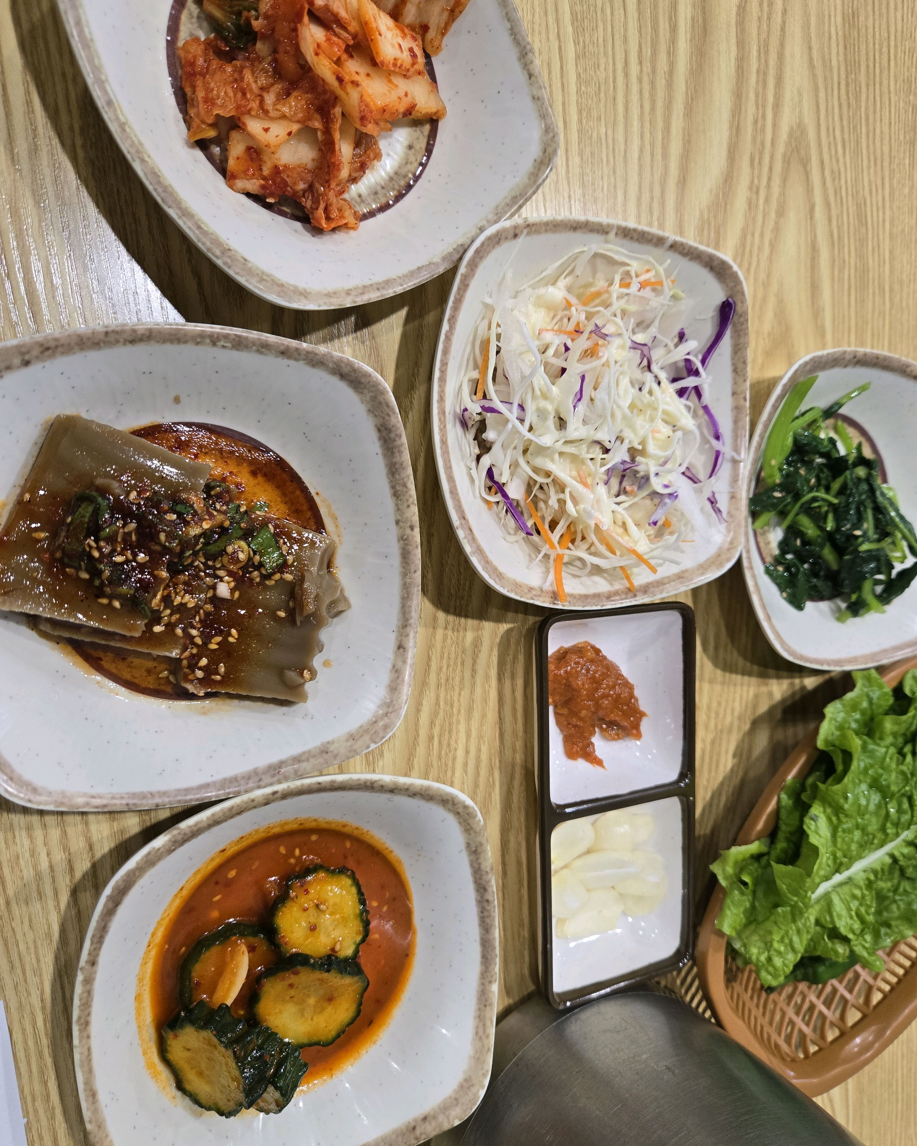 브레이크타임 끝날때 맞춰 왔는데, 평일인데도 자리가 다 찼어요~ 운이좋게도 빈자리 1개 남