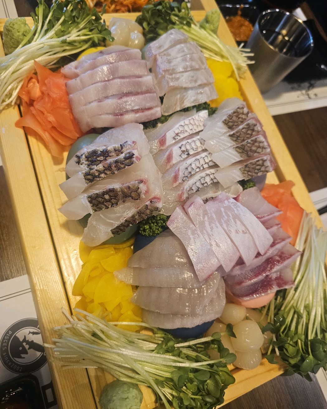 음식도 깔끔하게 나오고 회 상태도 신선해서 좋습니다 - 구로디지털단지 맛집 물고기자리 구로디지털점