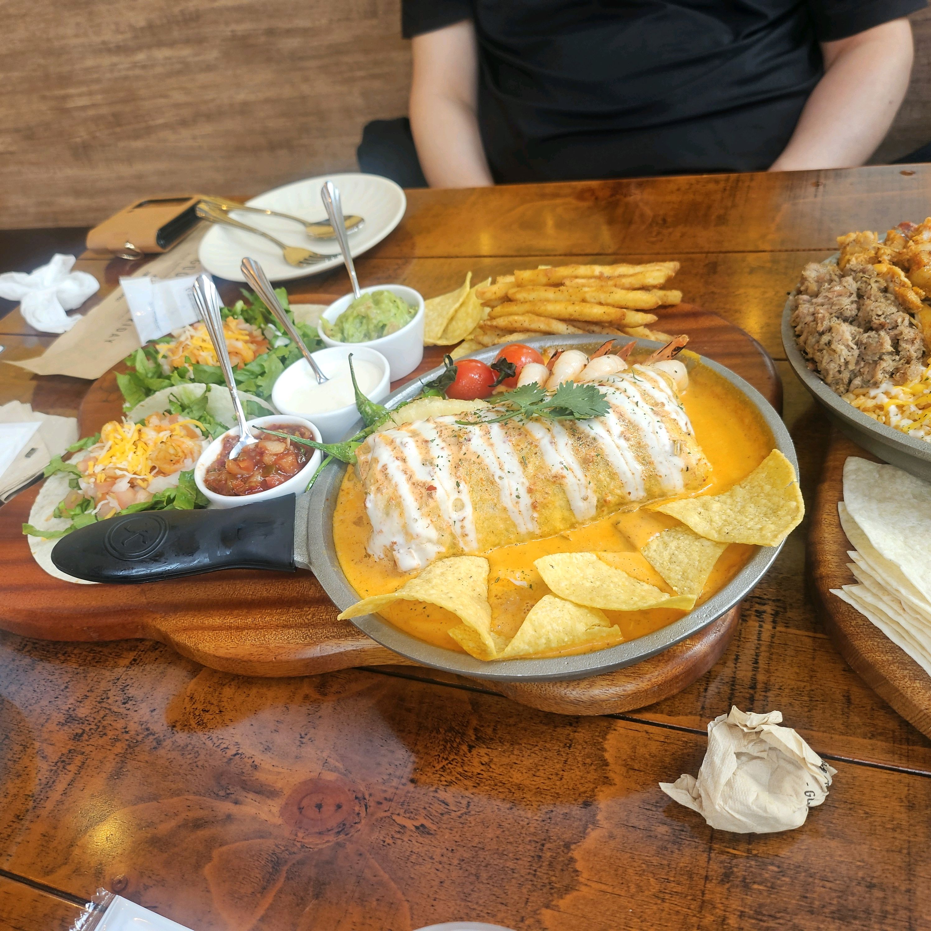 타코를 좋아해서 방문했어요~ 가족들과 왔는데 세트구성도 푸짐하고 너무 맛있네요^^ 또