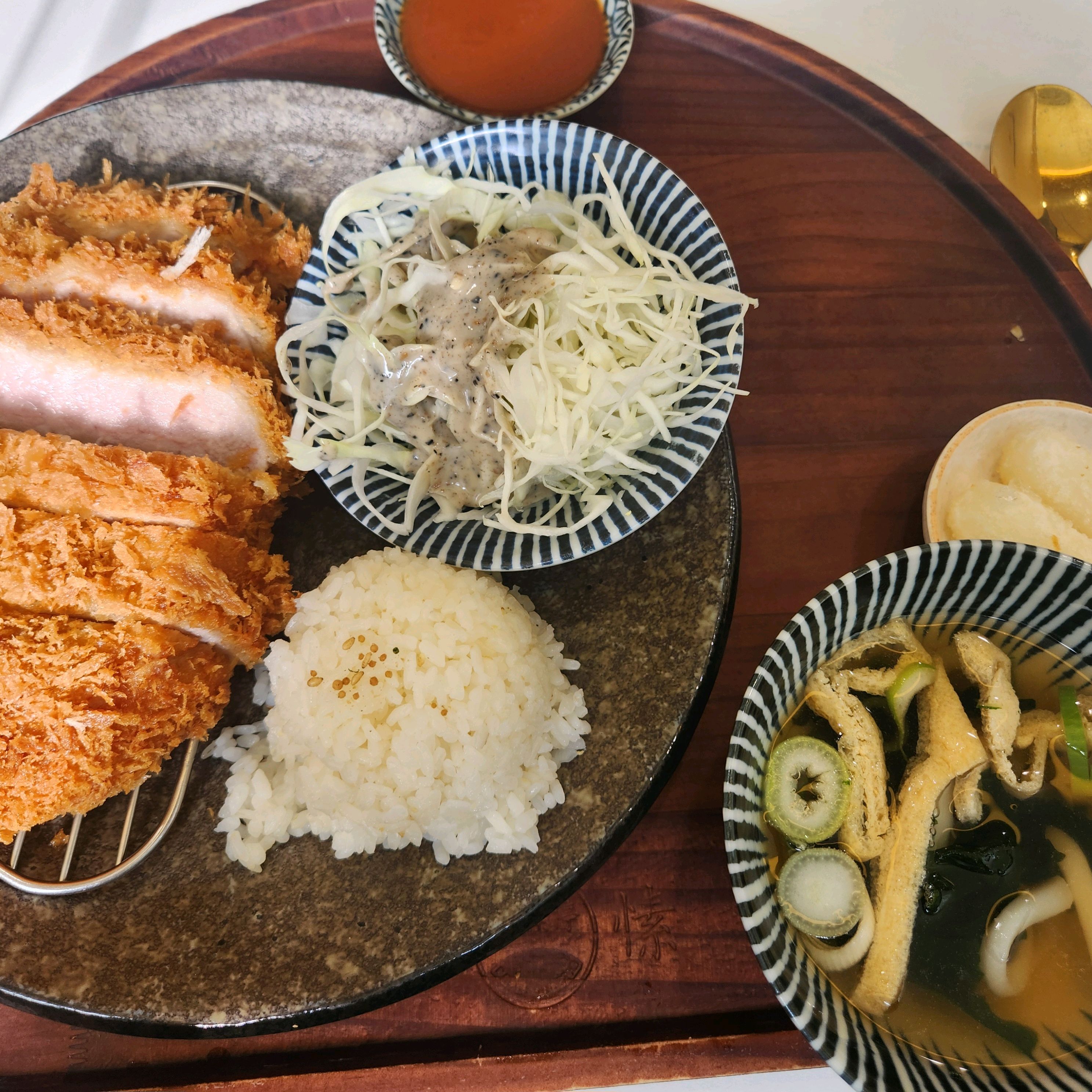 역시 믿고 먹는 백소정 돈가스!!! 오랜만에 돈가스 정말 맛있게 먹었습니다:) - 역곡역 맛집 백소정 역곡역점