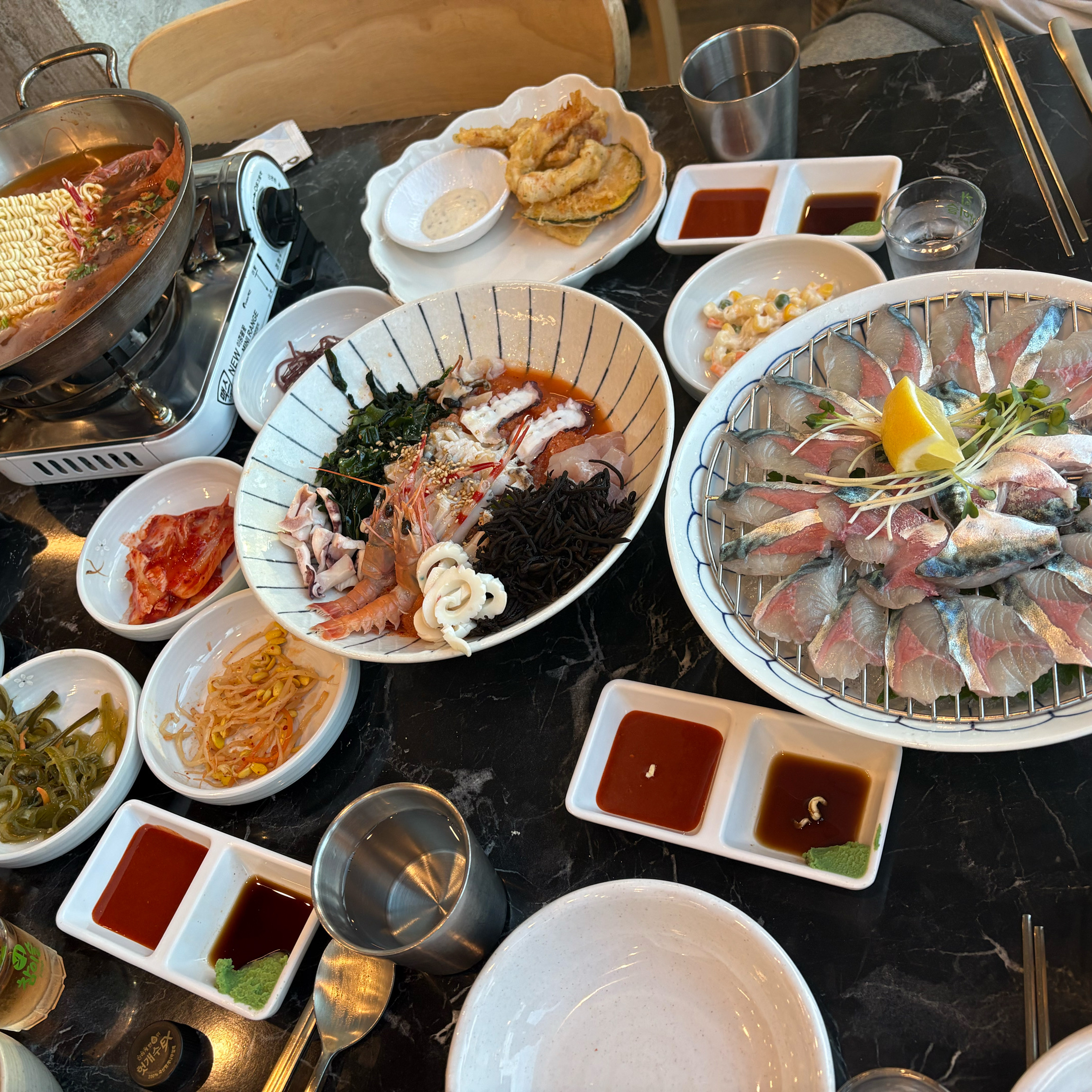 제주 함덕에 놀러와서 맛집을 쳐서 왔는데 진짜 맛있고 구성도 알차서 가성비 굿이고 가볼만한