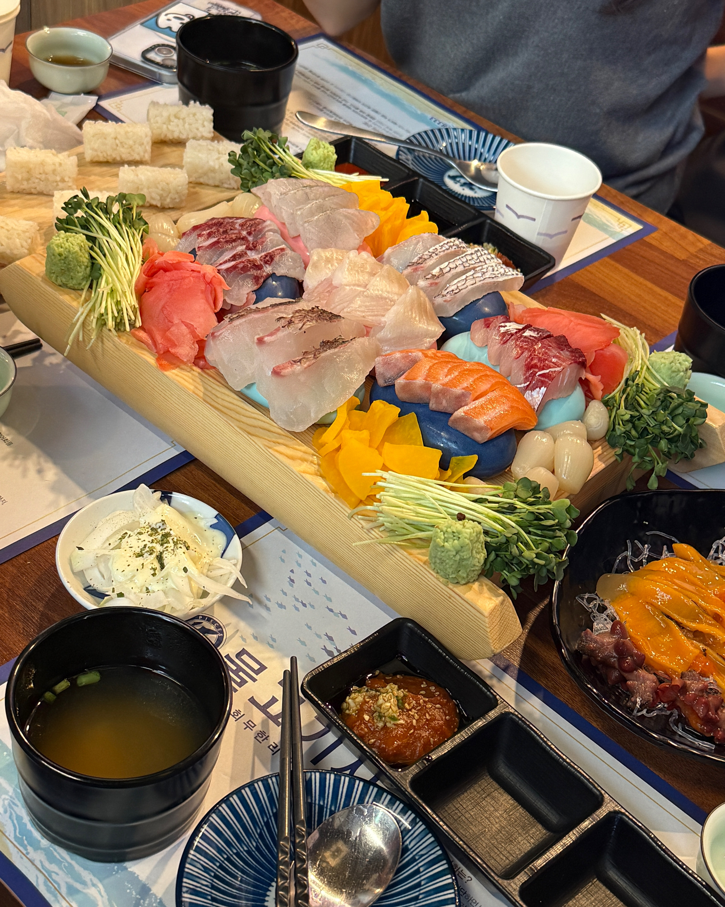 진짜… 너무 마싰아요… 무한리필이라서 솔직히 기대 안했는데 엄청 맛있어요!!!!! 다음에