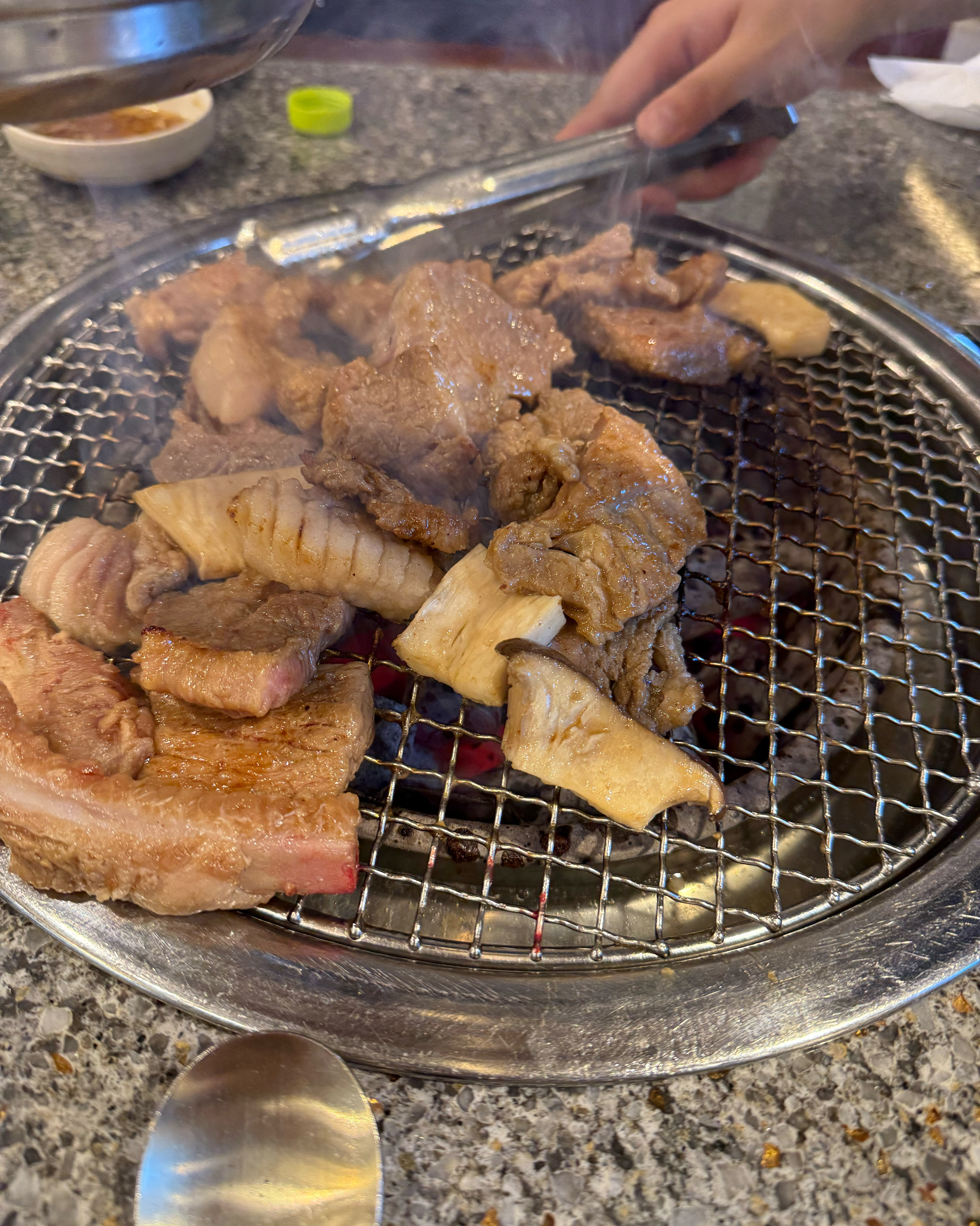 갈비가 맛있고 매장이 넓고 구워주셔서 너무 좋아요 만족합니다 - 대구 맛집 갈비만 대구본점