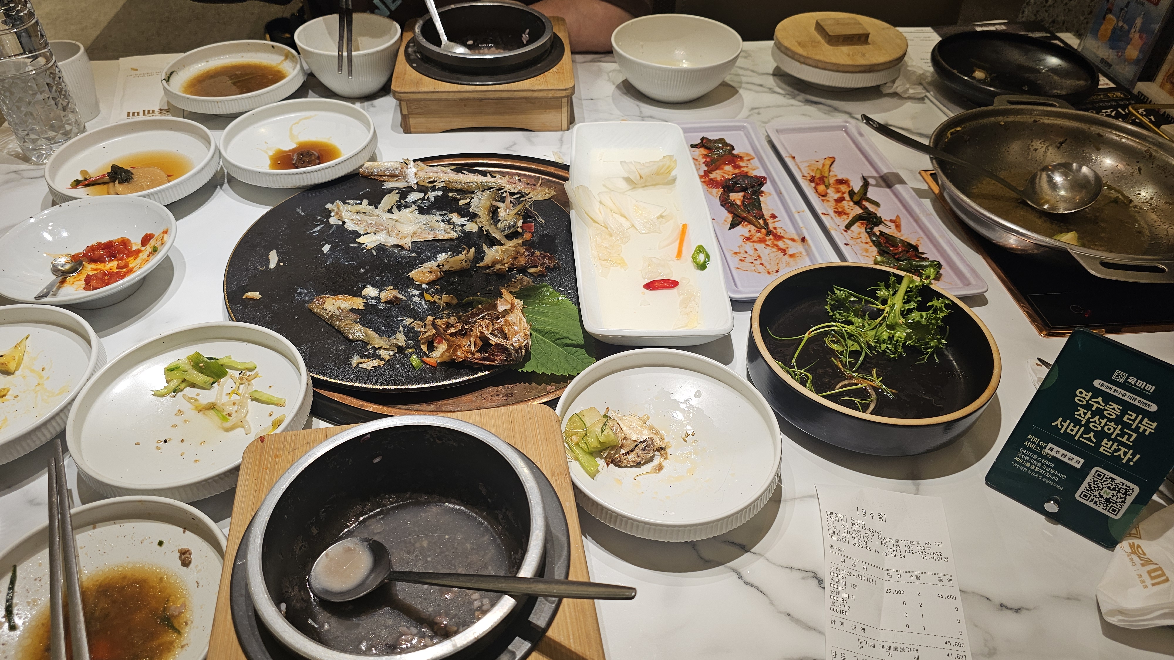 음식은 예상한 그대로 정갈하고, 간이 세지 않아 좋았습니다. 대전미술관 고흐전 참관하러 오