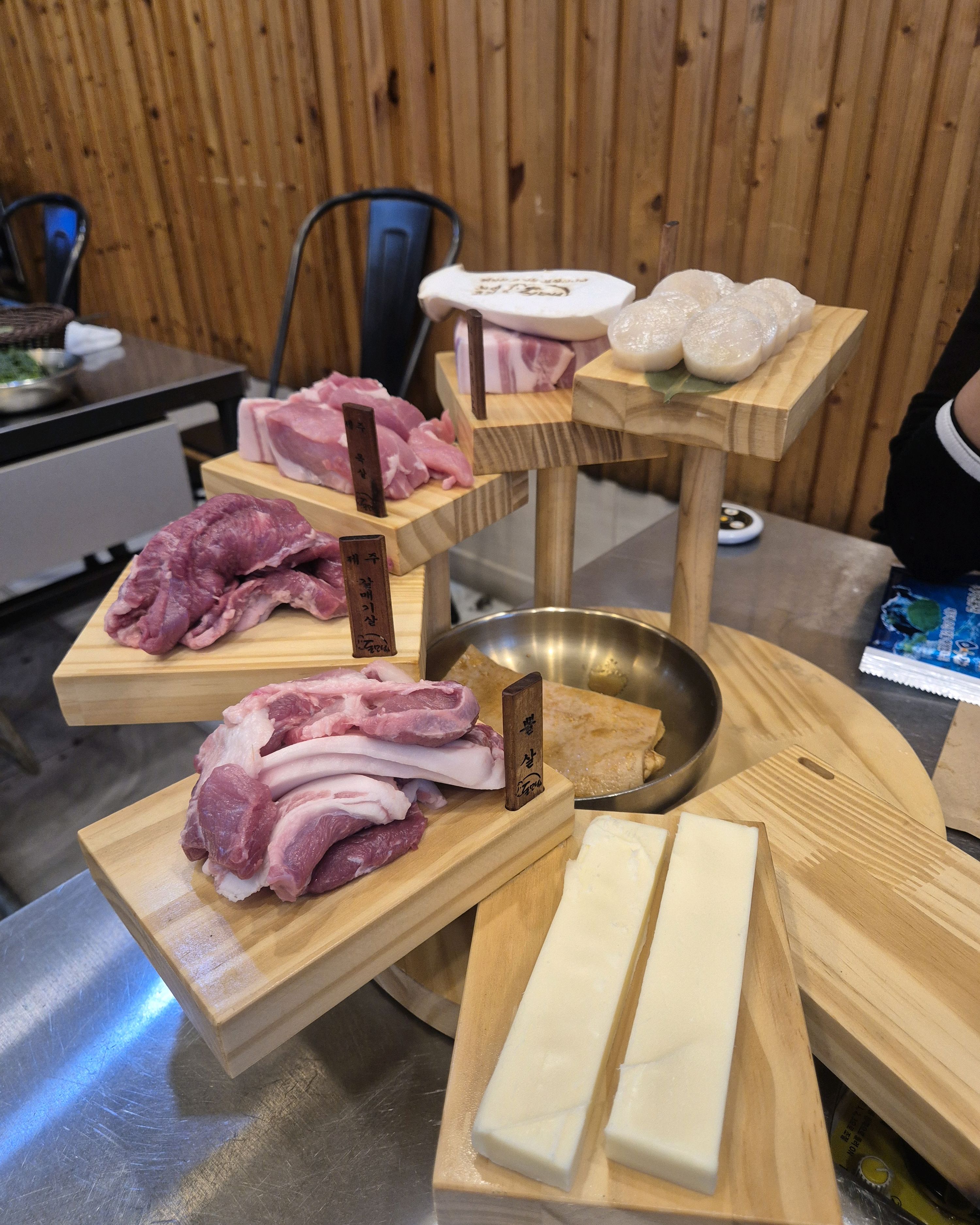 아버지가 여기 고기를 좋아하셔서 자주 방문하는 곳입니다. - 대구 맛집 돈모닝 수성못 본점