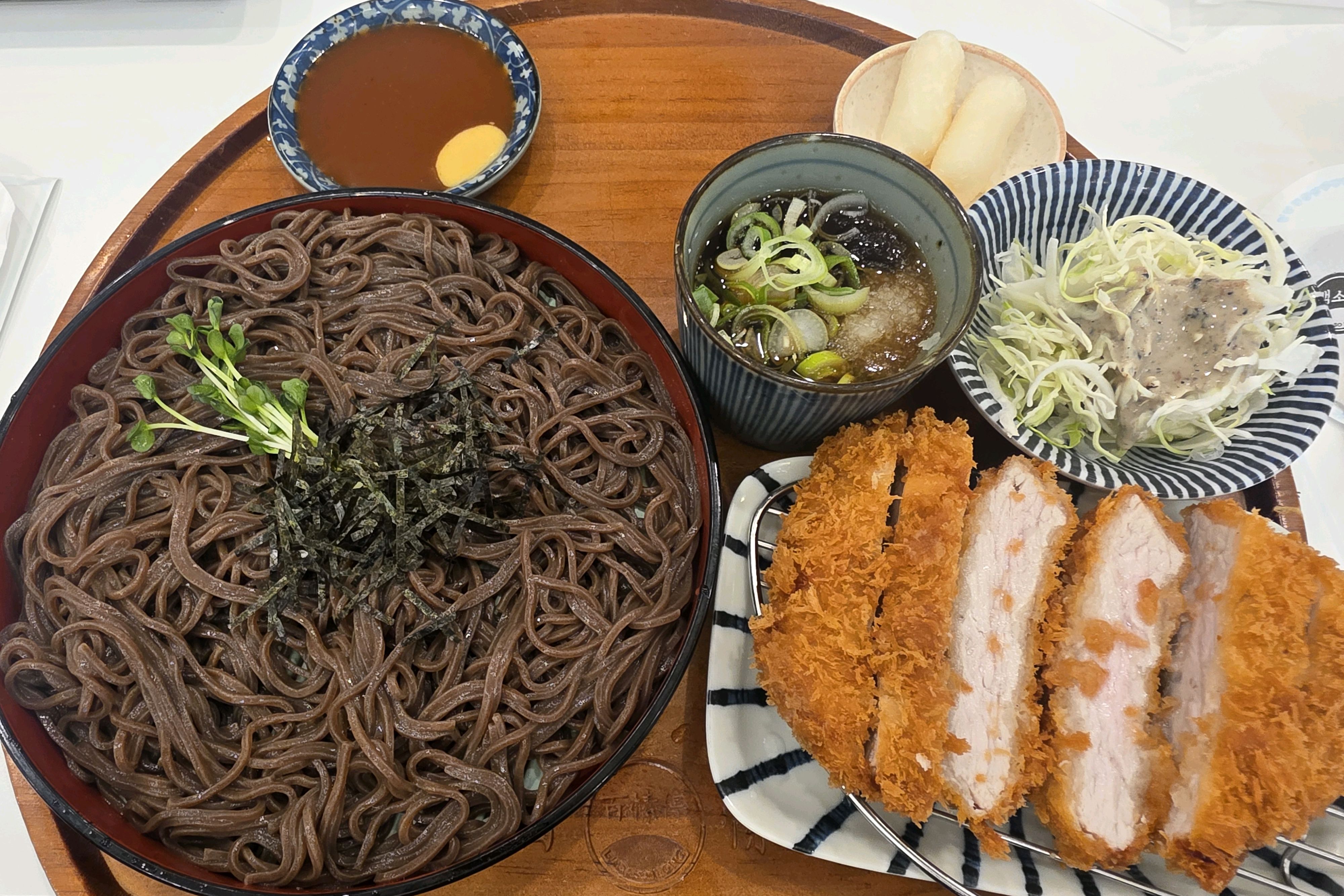주문후 빠르게 음식이 나왔습니다. 조금 늦었으면 자리가 없을뻔했네요! - 상암 맛집 백소정 상암DMC점