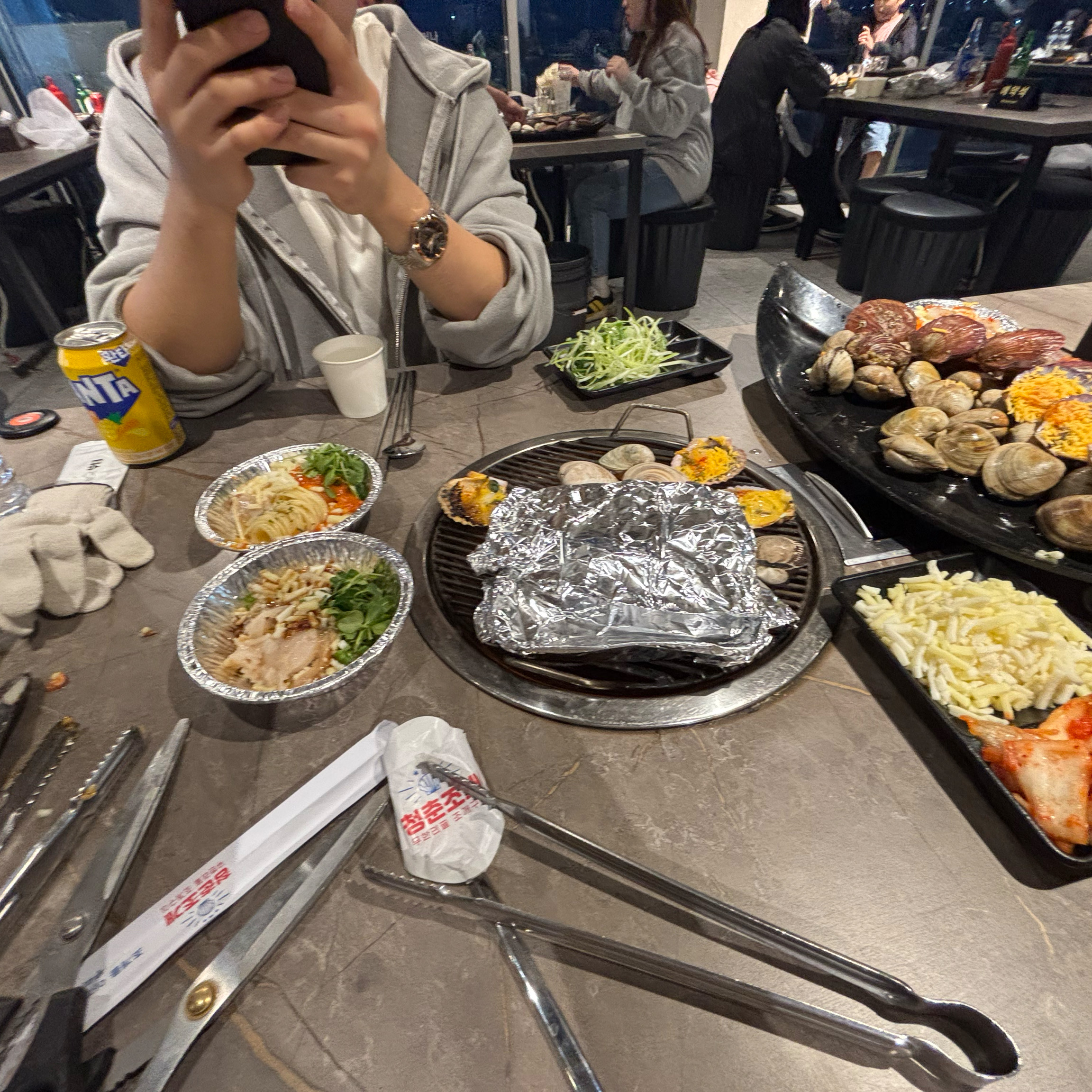 양이 엄청 많아요😘😘 - 인천 맛집 청춘조개 을왕리본점
