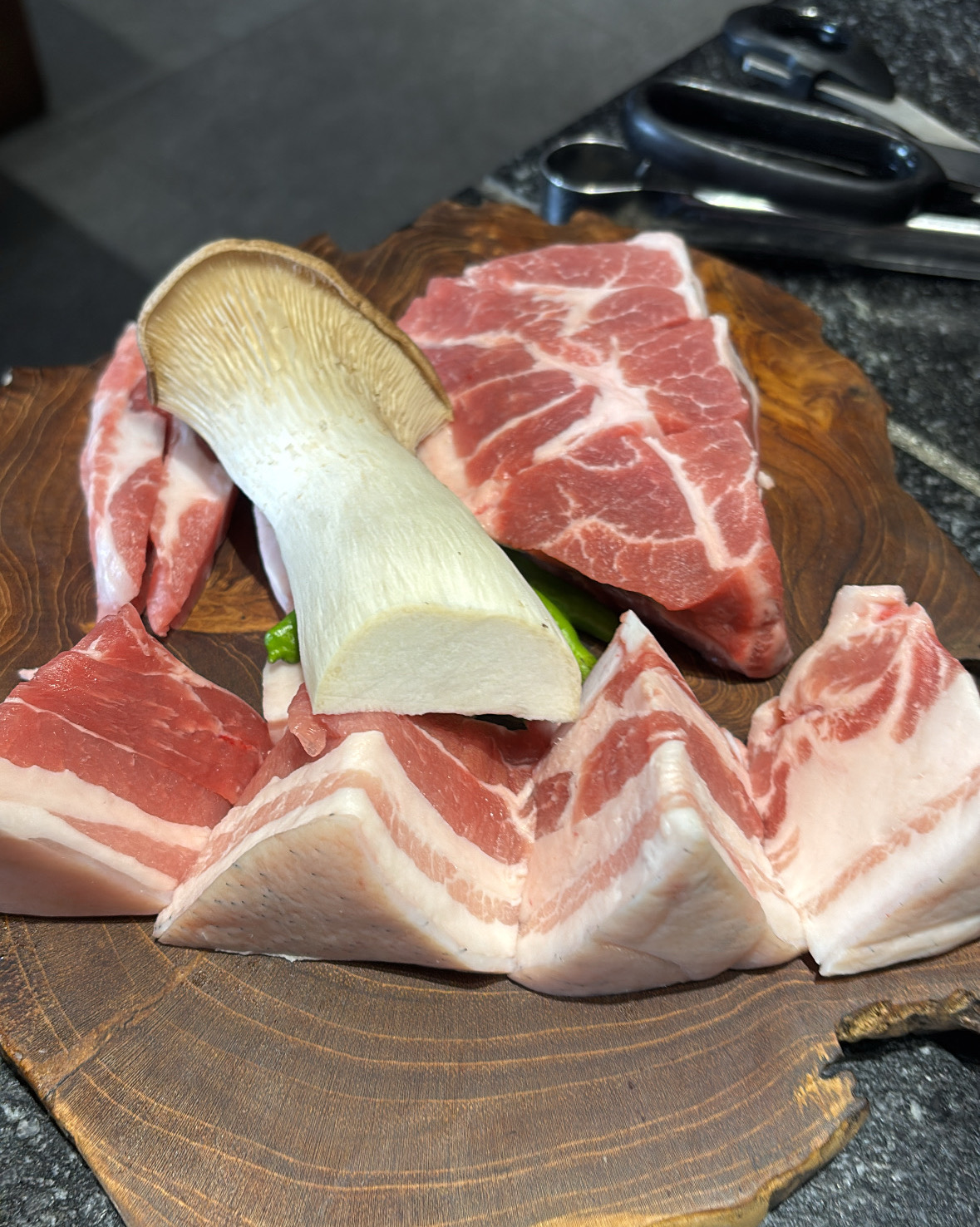 제주 여행와서 친구랑 흑돼지맛집 찾다가 방문했어요! - 제주 맛집 신중산간 제주흑돼지 전문점