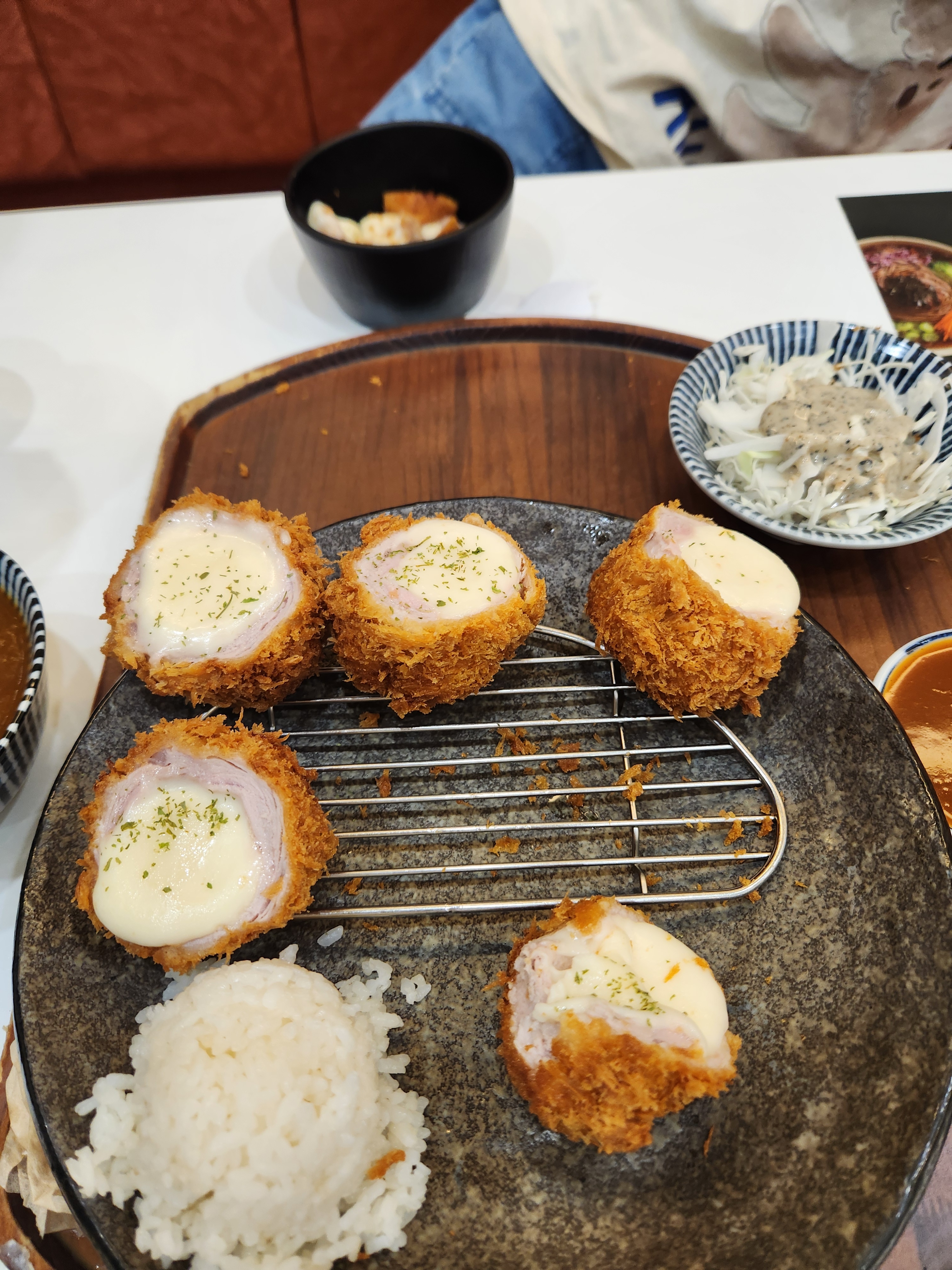 아이랑 오랜만에 왔는데 역시 치즈카츠 맛있어여 - 서창동 맛집 백소정 서창점