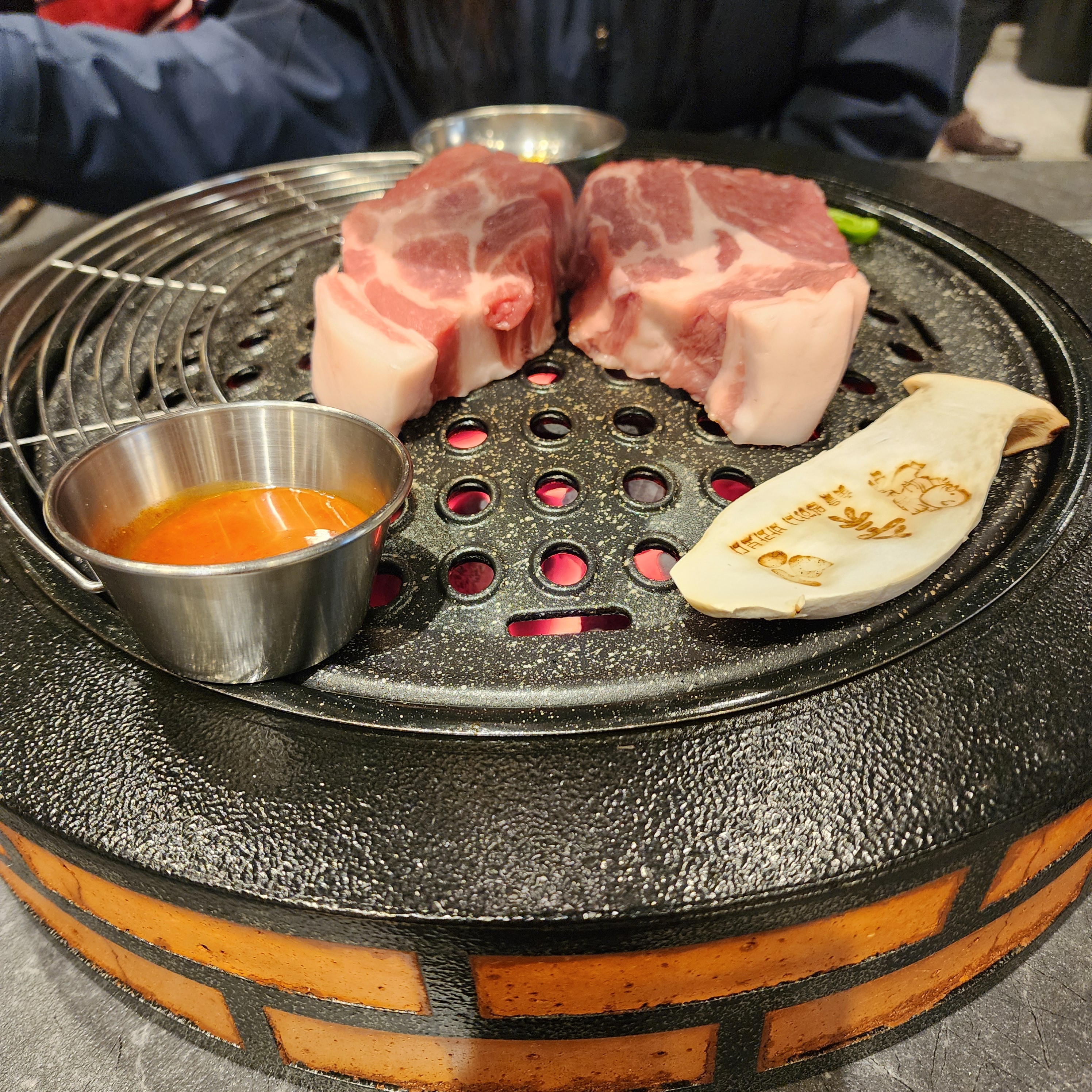 송도 삼겹살로 유명한 인천대입구역 숯멍에서 좋은 시간 가졌습니다~ 직원분들도 친절하고 깔끔