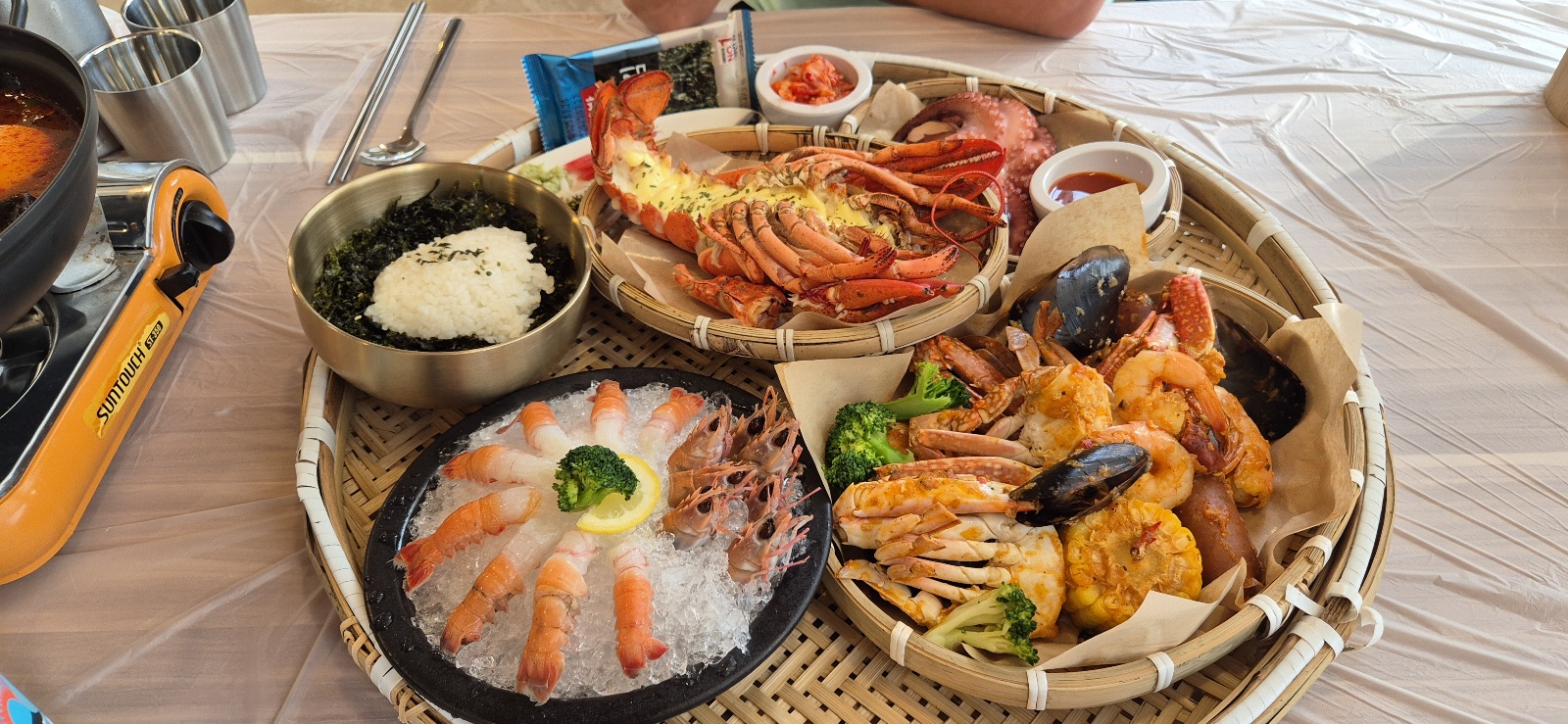 네이버 맛집 검색해서 오게되었는데..둘이 먹기 양도 푸짐하고 맛있어요. 다음에 가족들 오면