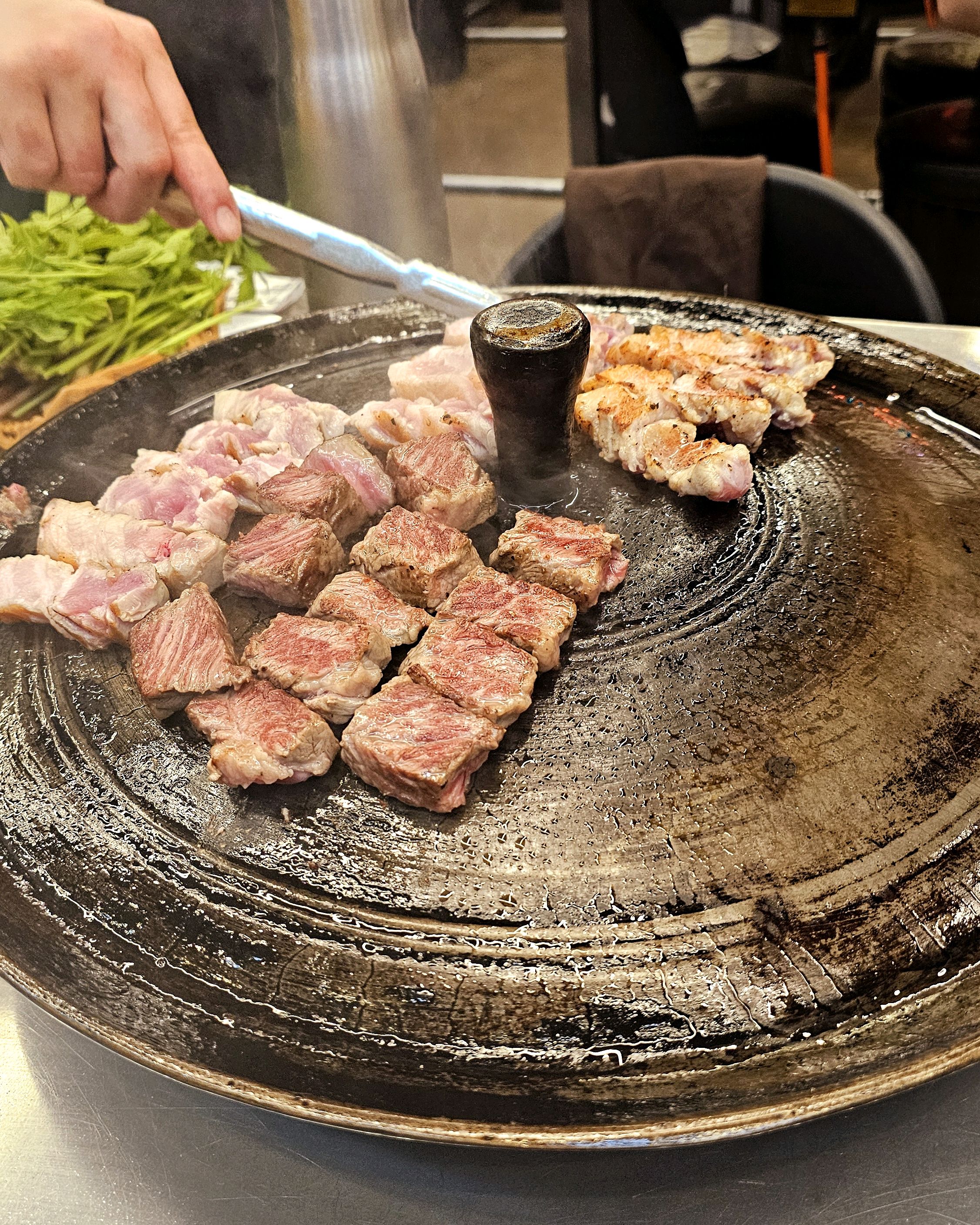 직접 구워주시고 고기가 정말 맛있었어요! 구운 김치도 맛있고 특히 갈비본살이 맛있었어용!