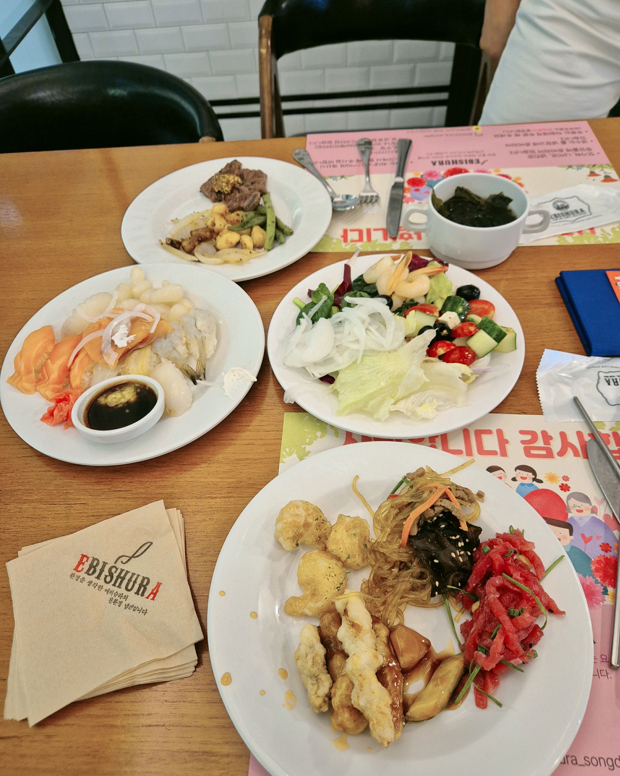 오늘도 엄마랑 너무 맛있게 잘 먹었구요~!스테이크 구어주신 이모님, 남자셰프님이 친절하고