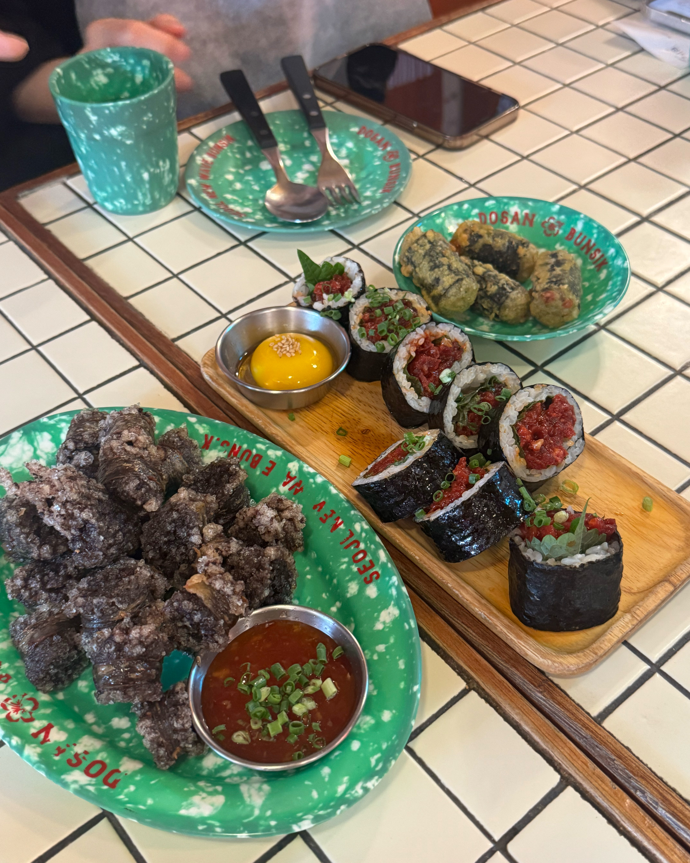 늘 오는곳! 진짜 맛있어요! - 압구정 맛집 도산분식 도산공원점