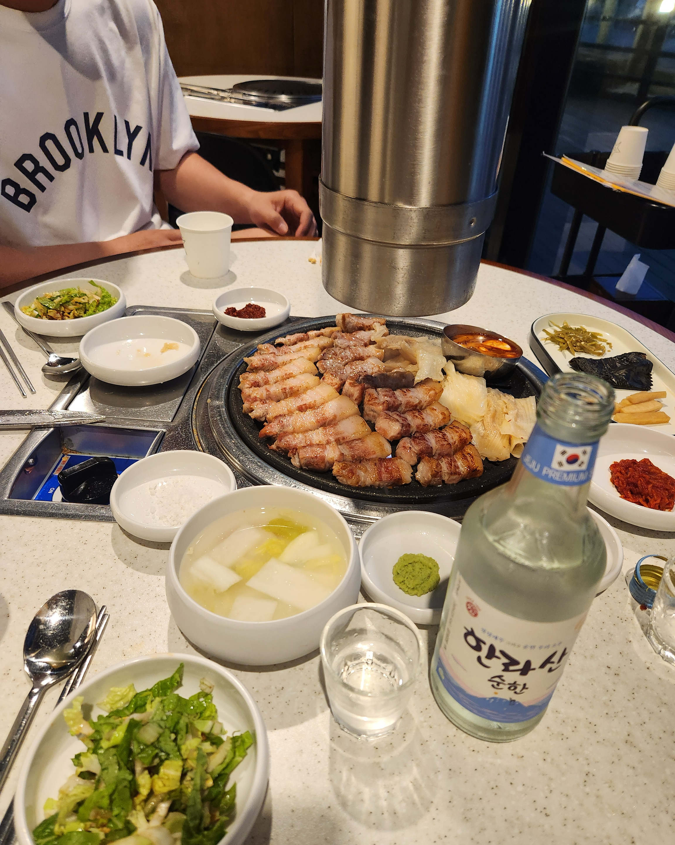 숙소 근처라서 방문했는데 고기도 맛있고 김치찌개도 맛있네요 - 제주 맛집 고이정 애월흑돼지 보리짚불구이