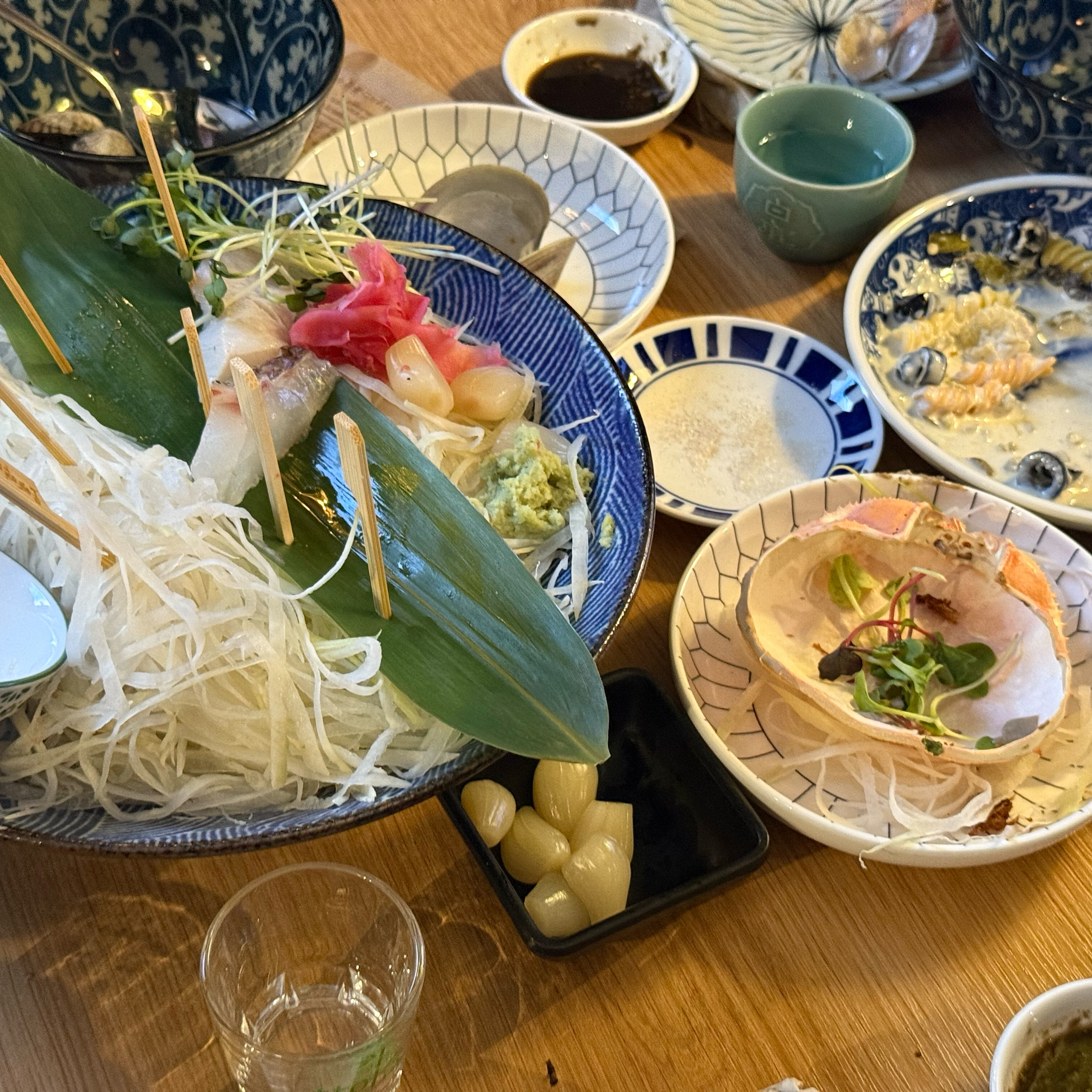 진짜 신선하고 맛있어서 순식간에 먹어버렸어요..ㅜㅜ 플레이팅도 너무 예쁘고 맛있어서 데이트
