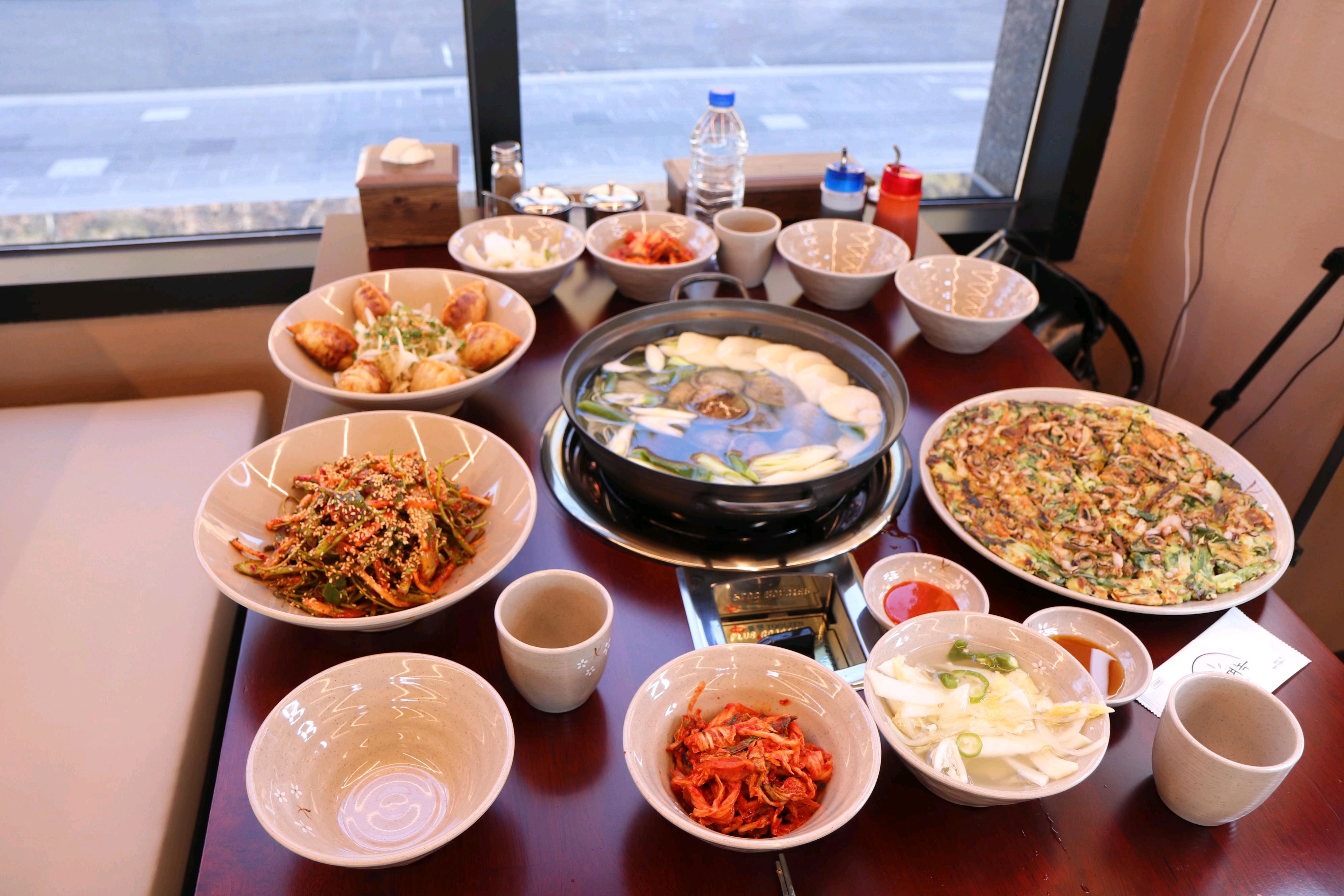 정말 맛있게 먹었어요 다른 칼국수랑은 차원이 다른 맛이네요 국물맛도 시원한 게 속이 다 풀