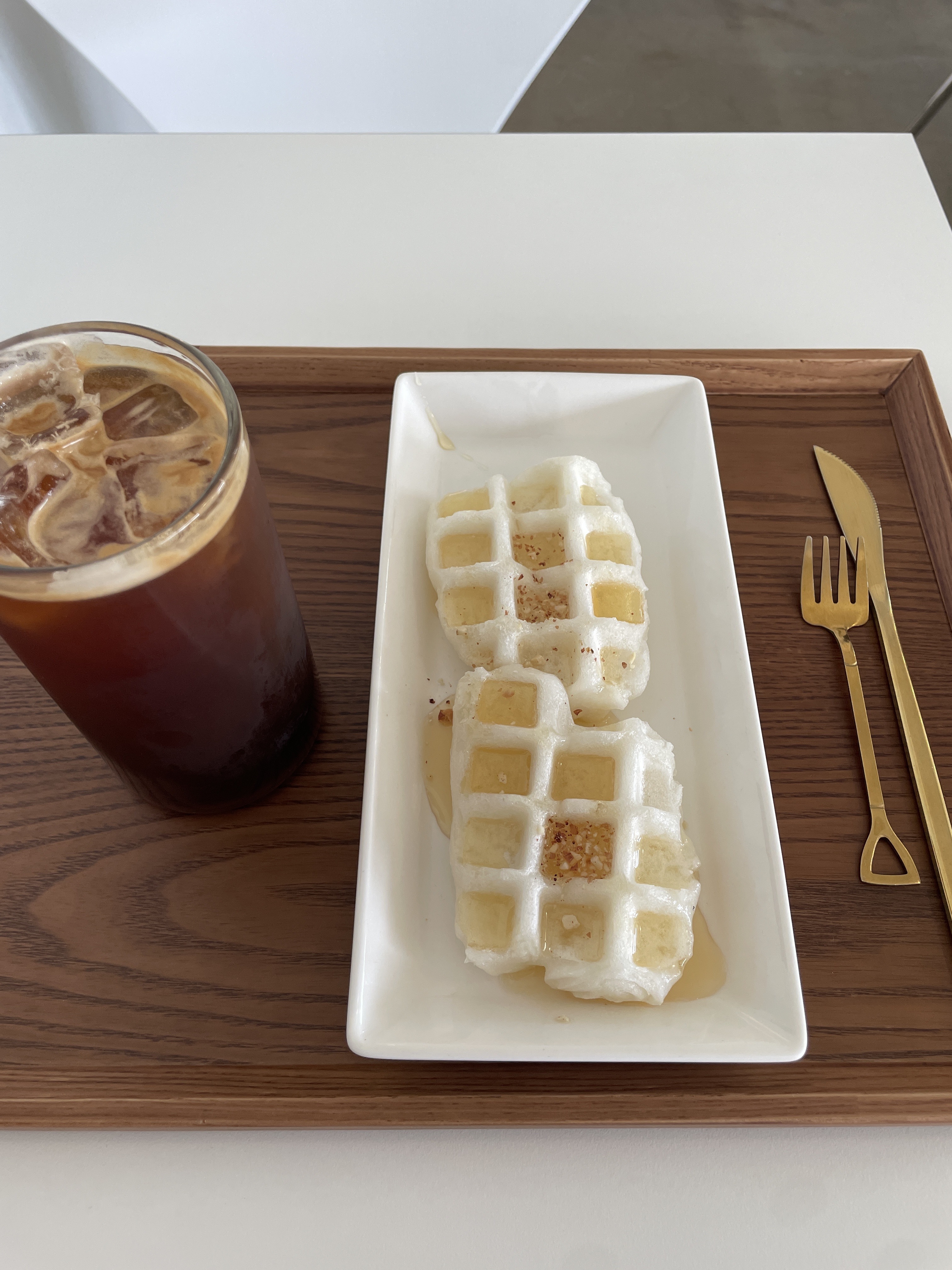 내부도 깔끔하고 야외가 너무 예뻐서 사진 찍기도 좋아요!! - 제주 맛집 비케이브