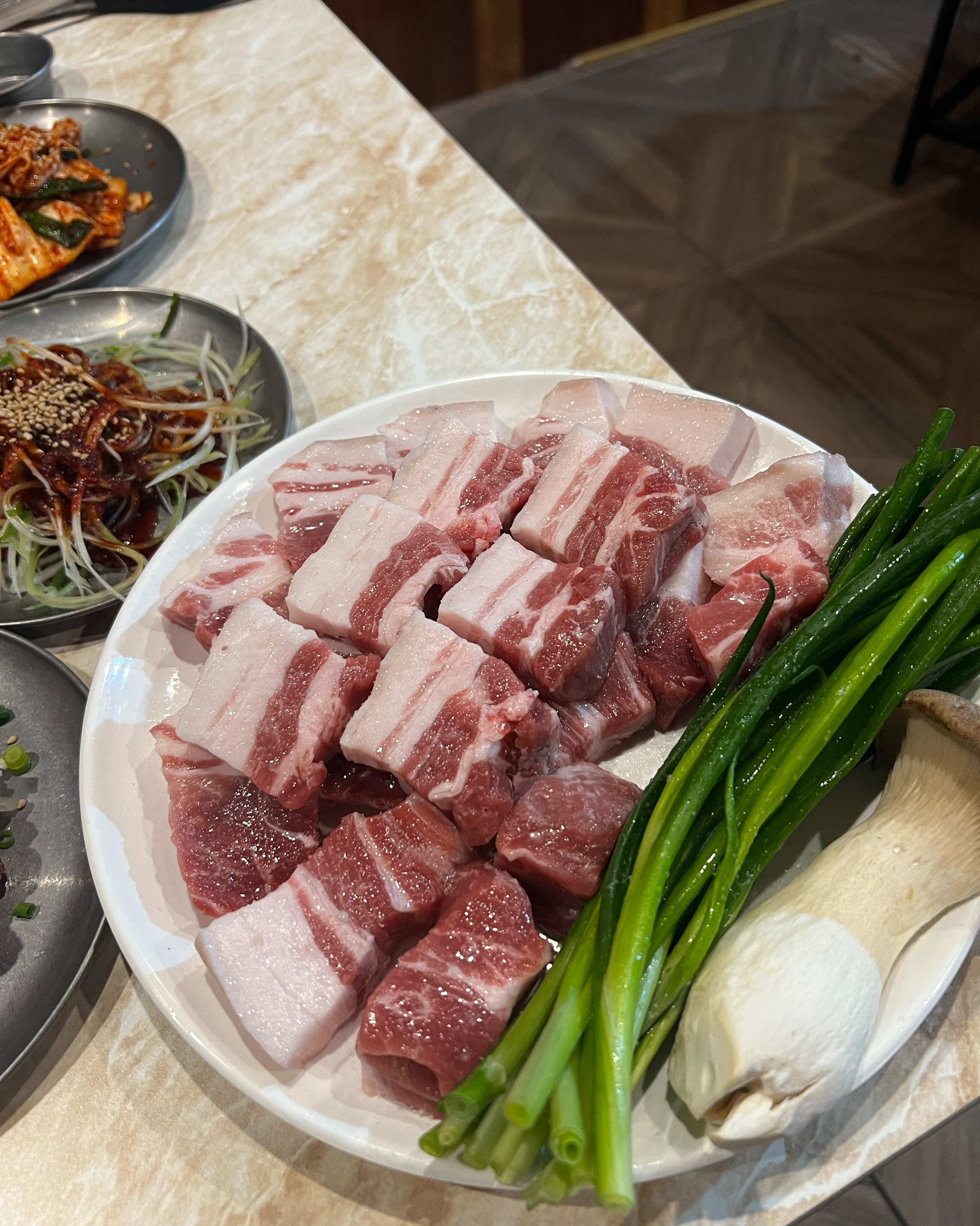 고기때깔 미쳤습니다✨영롱 그 잡채!! - 제주 맛집 포크80 제주공항점