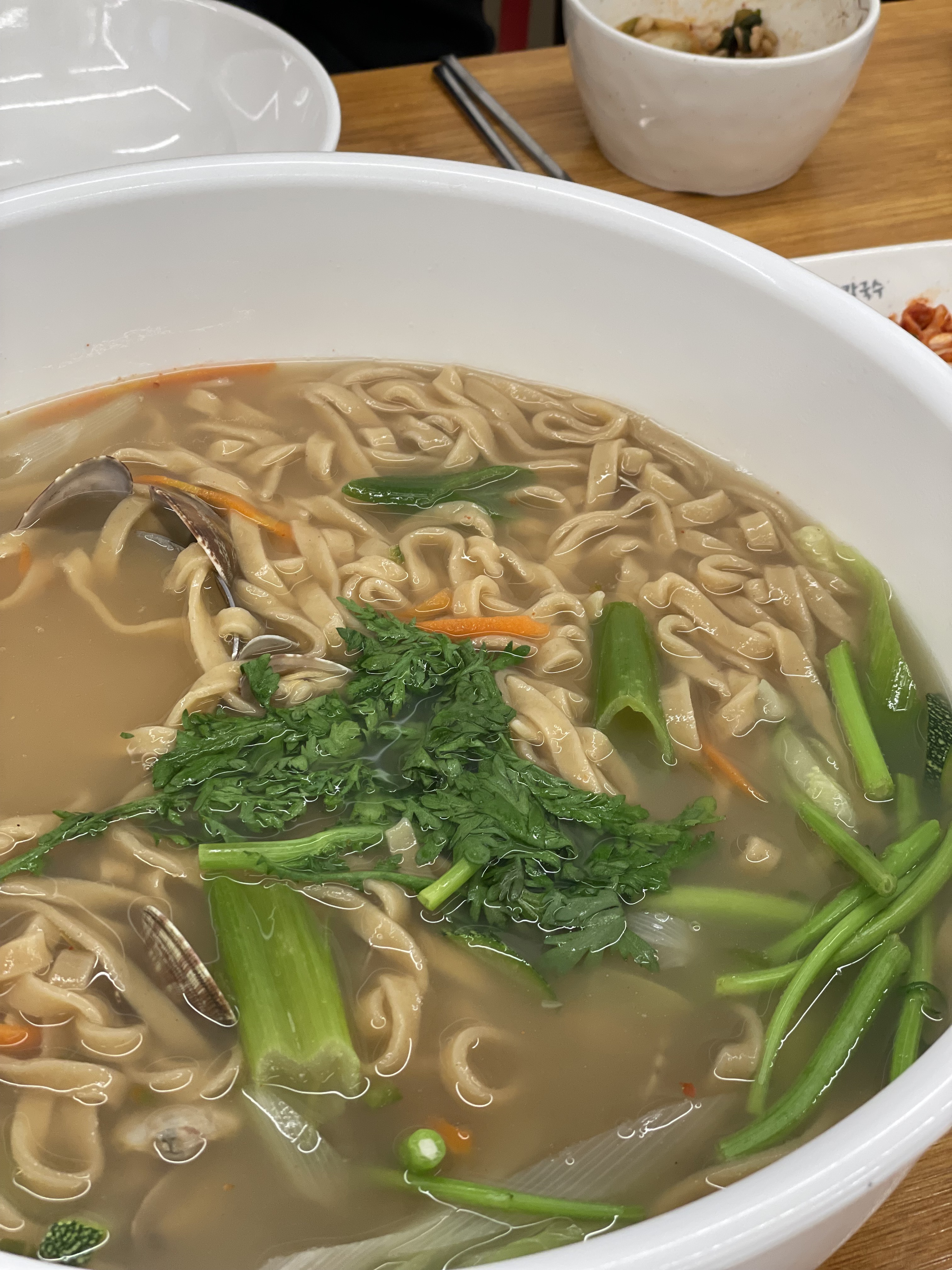 맛집이라 해서 왔는데 너무 맛있고 푸짐합니다 ~!! - 인천 맛집 최부영칼국수
