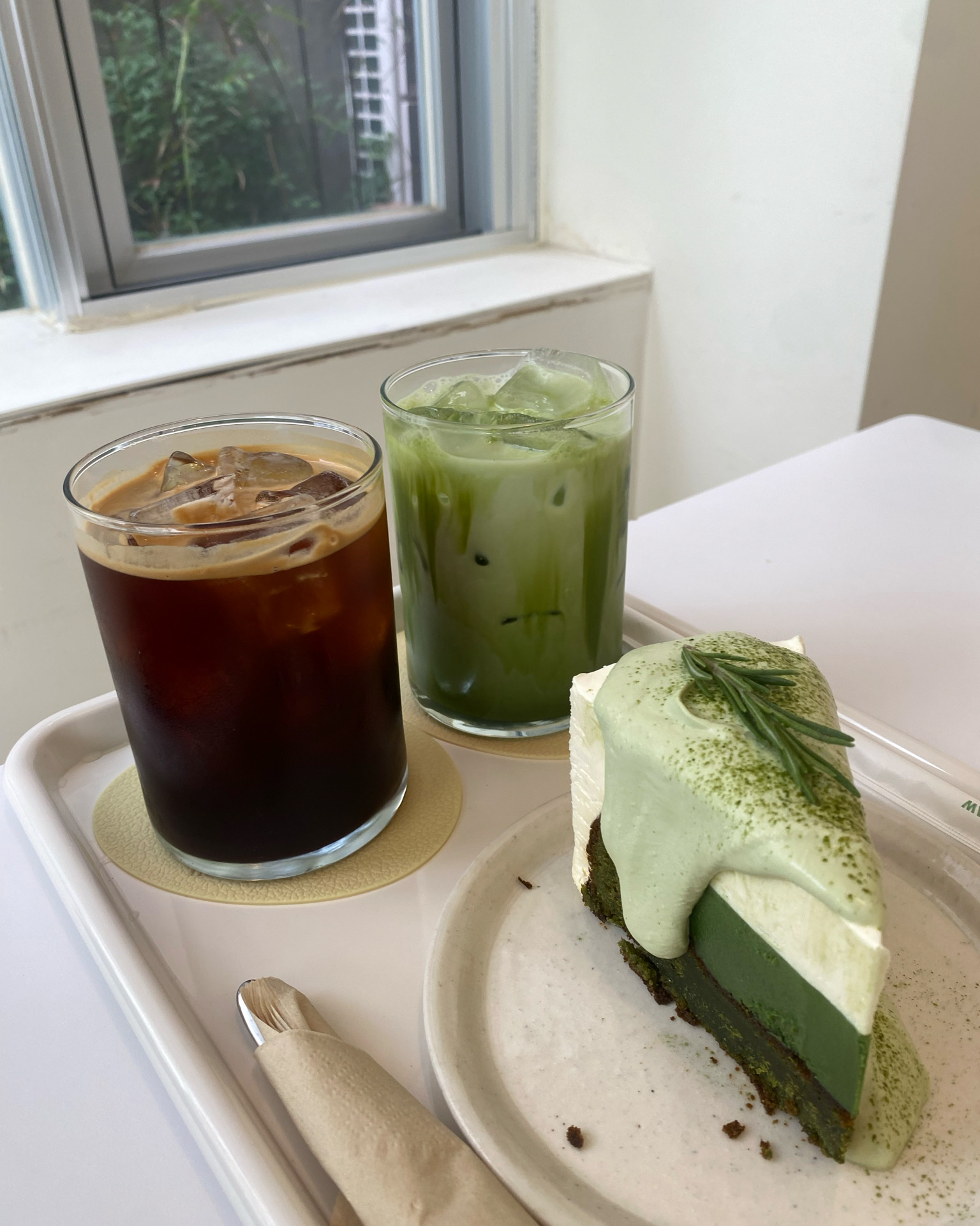 느좋카페를 찾아서 좋아요! 음료도 디저트도 맛있었고 카페 분위기가 좋아요 🤩🫶🏻 - 대전 맛집 인히얼