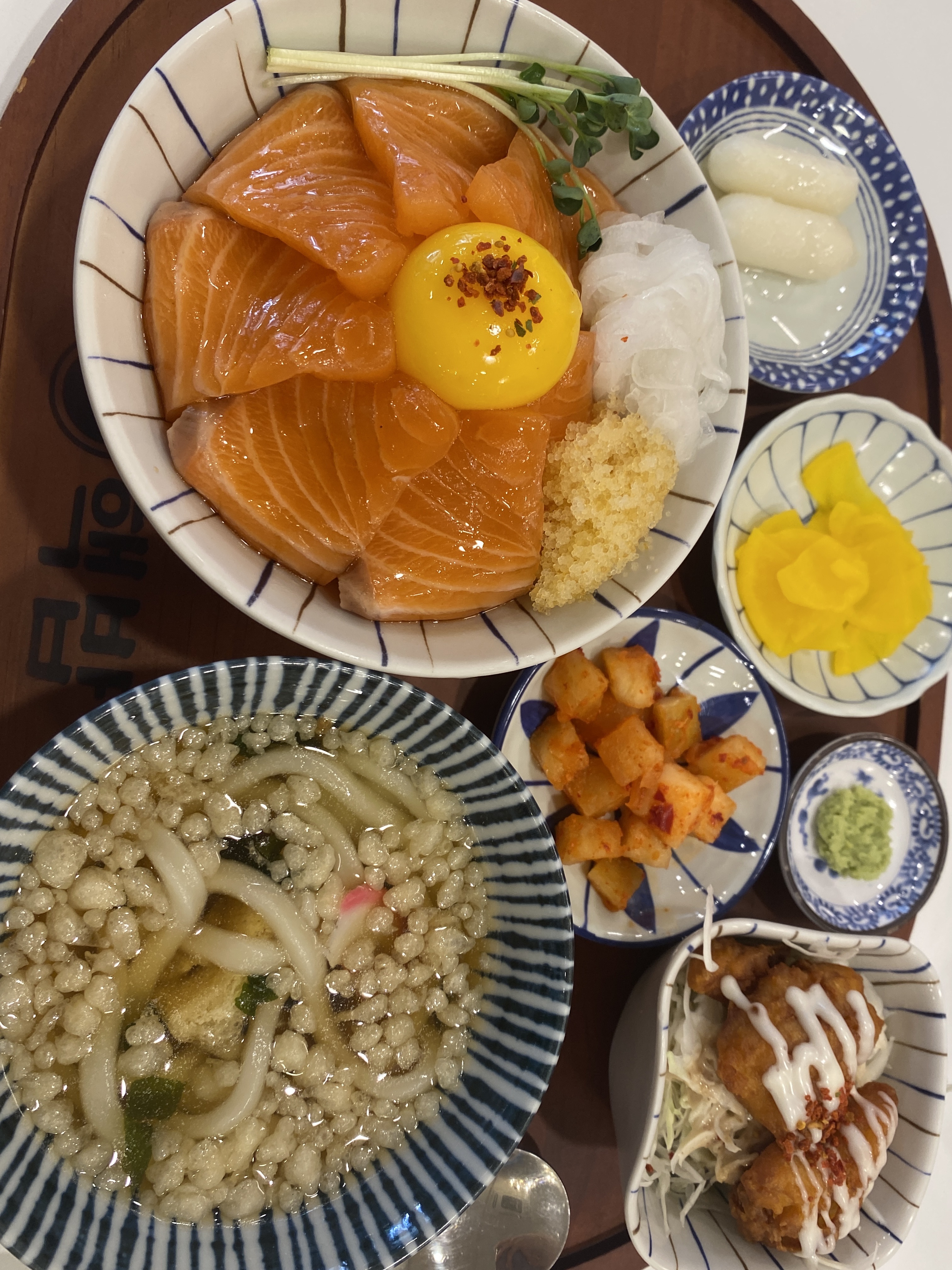 직원분들이 친절하시고 가게 분위기가 너무 좋아요~ - 인천 맛집 핵밥 구월로데오점